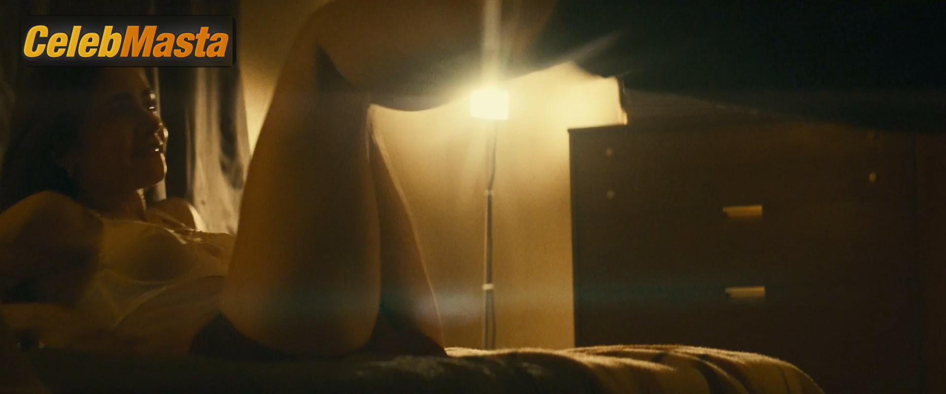 Lily Collins Photo Gallery from Extremely Wicked, Shockingly Evil And Vile photo 1