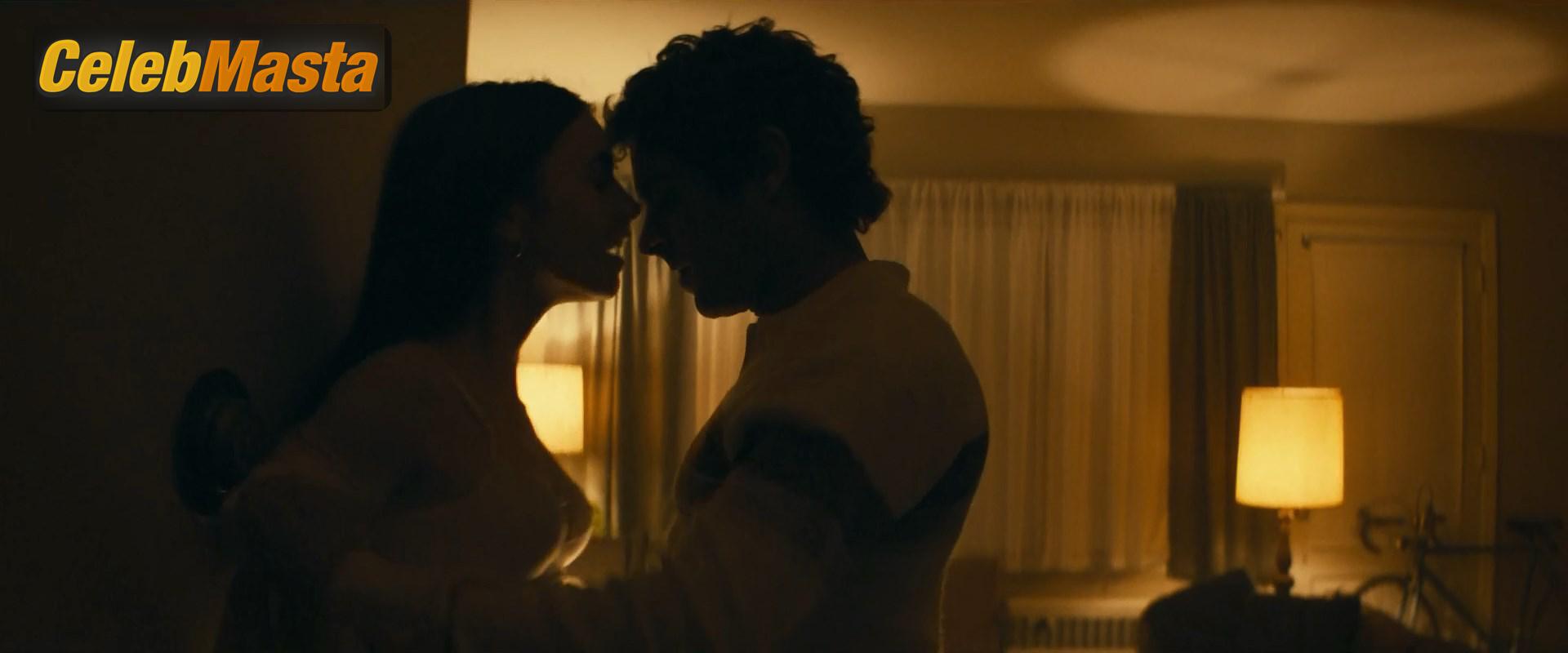 Lily Collins Photo Gallery from Extremely Wicked, Shockingly Evil And Vile photo 4