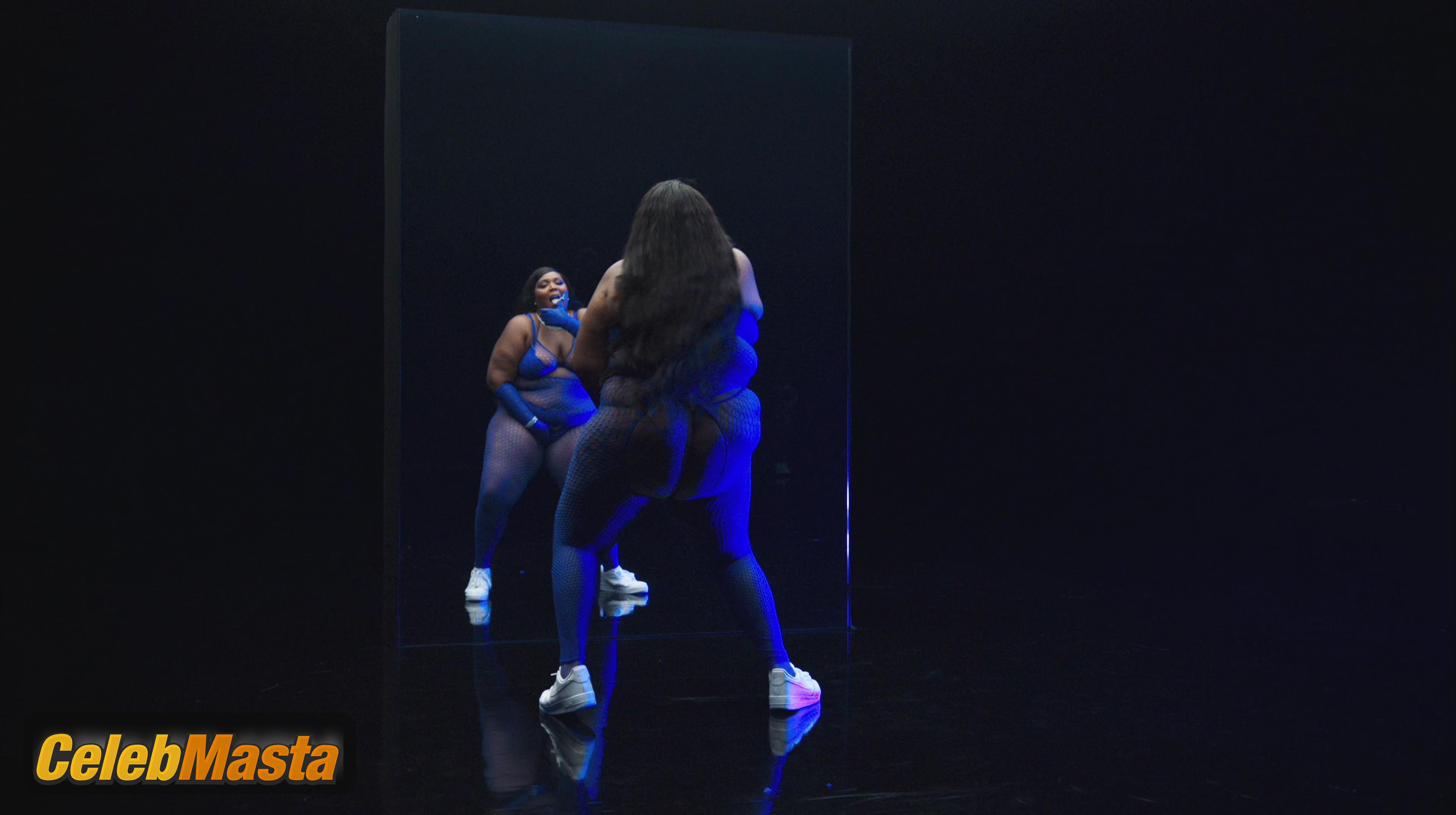 Lizzo Photo Set from Savage X Fenty Show photo 1