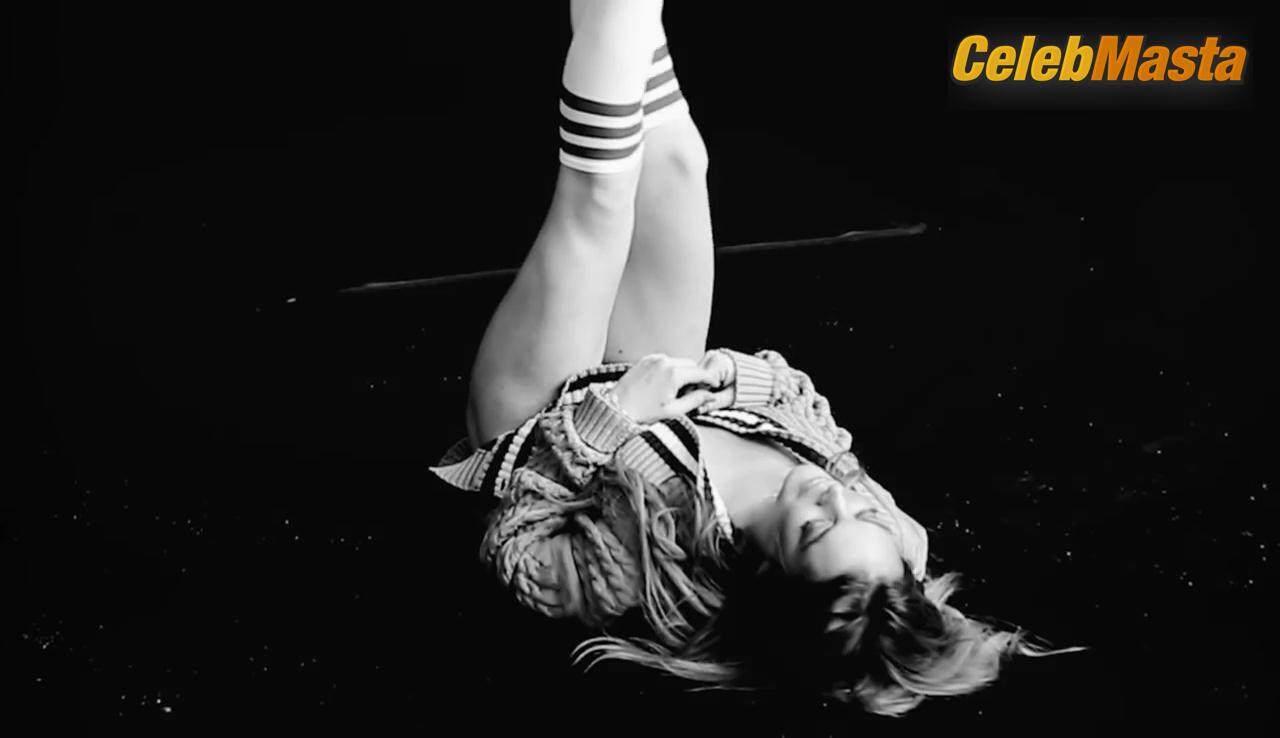 Photo Gallery: Lindsay Lohan in Love Advent photo 4
