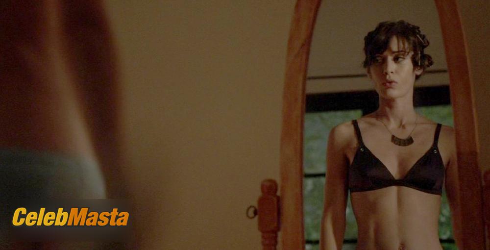Lizzy Caplan Photo Collection from Save The Date photo 4