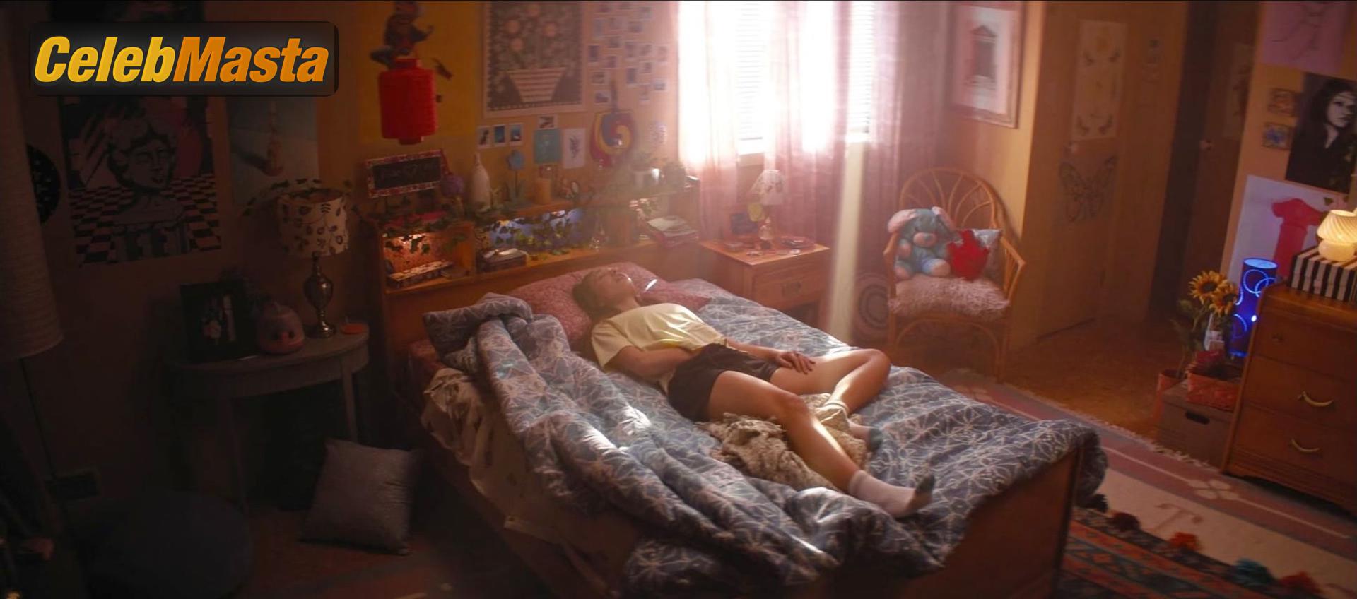 Maddie Ziegler Scene Photos Gallery from Fitting In photo 2
