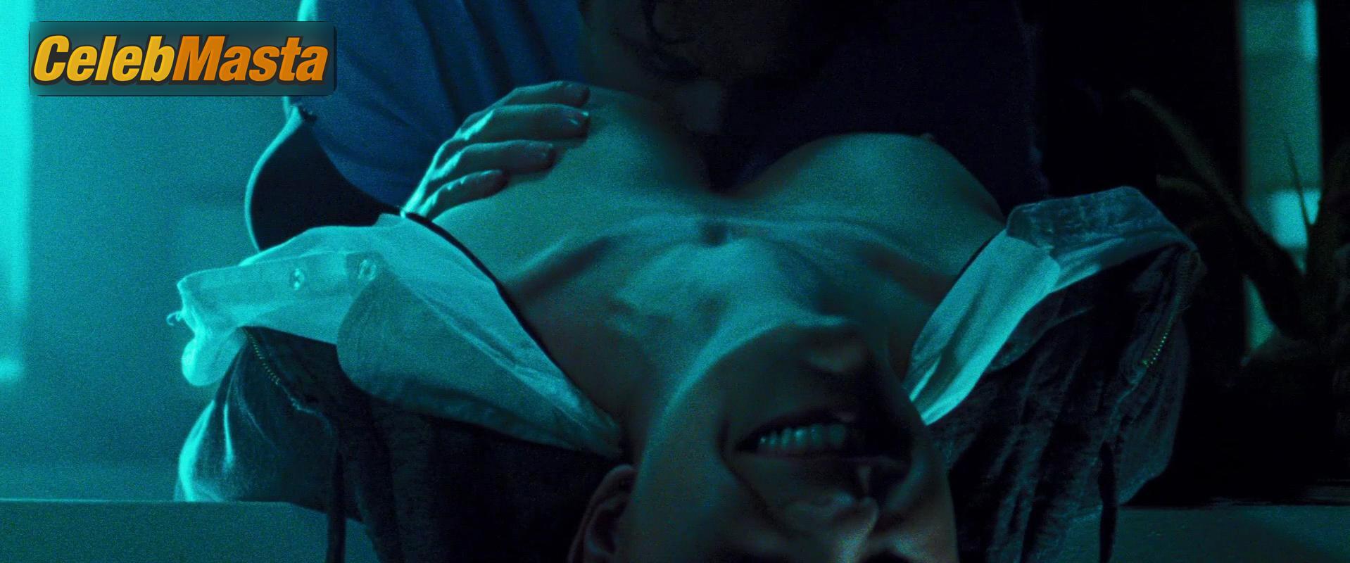 Madeline Zima Photos from The Collector photo 1