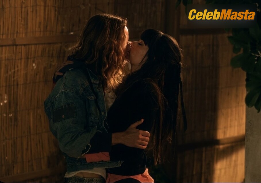 Photo Gallery: Mia Kirshner in The L Word photo 1
