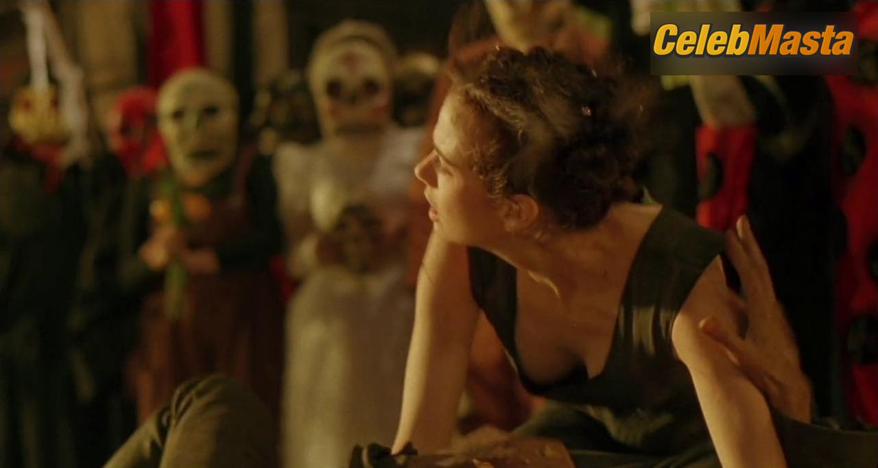 Photo Gallery: Mia Kirshner in The Crow City Of Angels photo 2