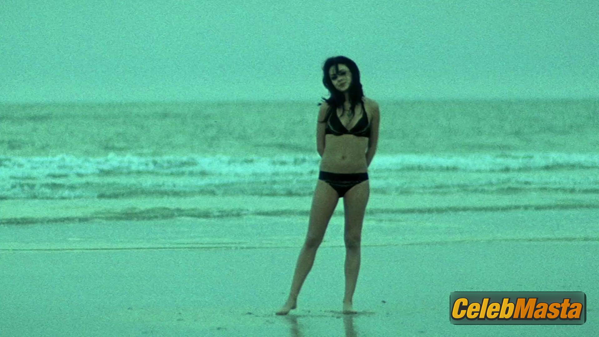 Photo Gallery: Mila Kunis in Moving Mcallister photo 1