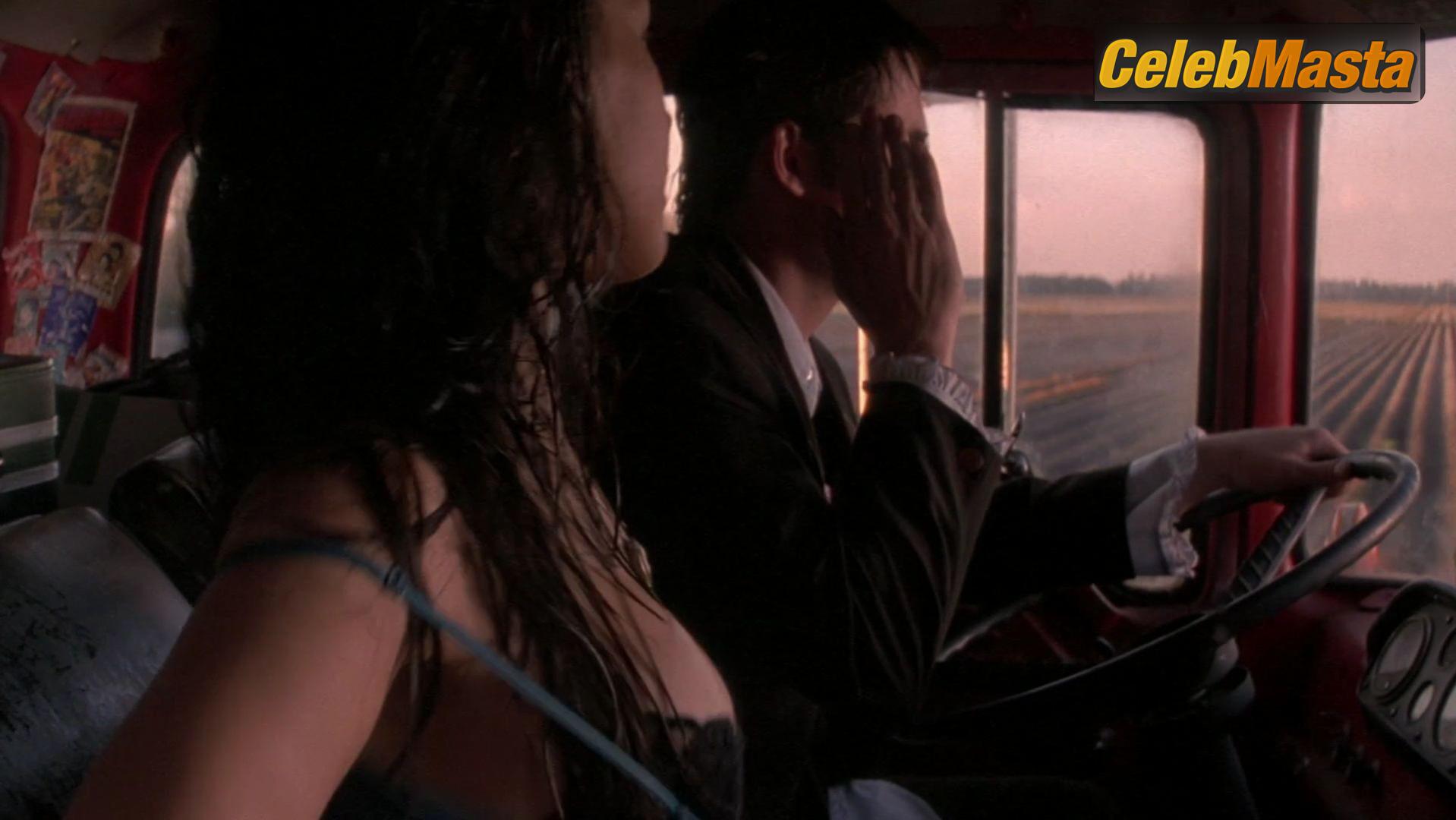 Photo Gallery: Mila Kunis in Moving Mcallister photo 3