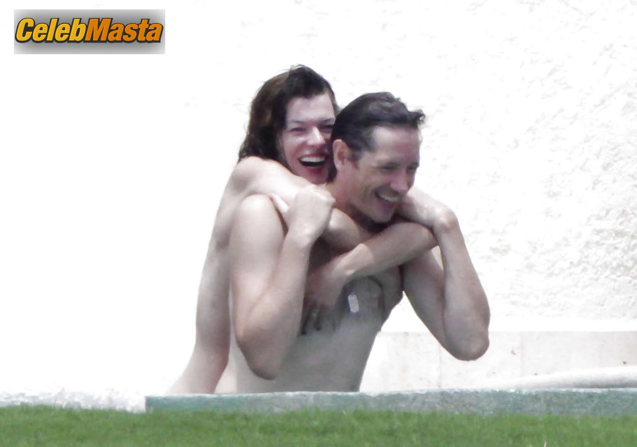 Photo Gallery: Milla Jovovich in Beach Babes photo 3