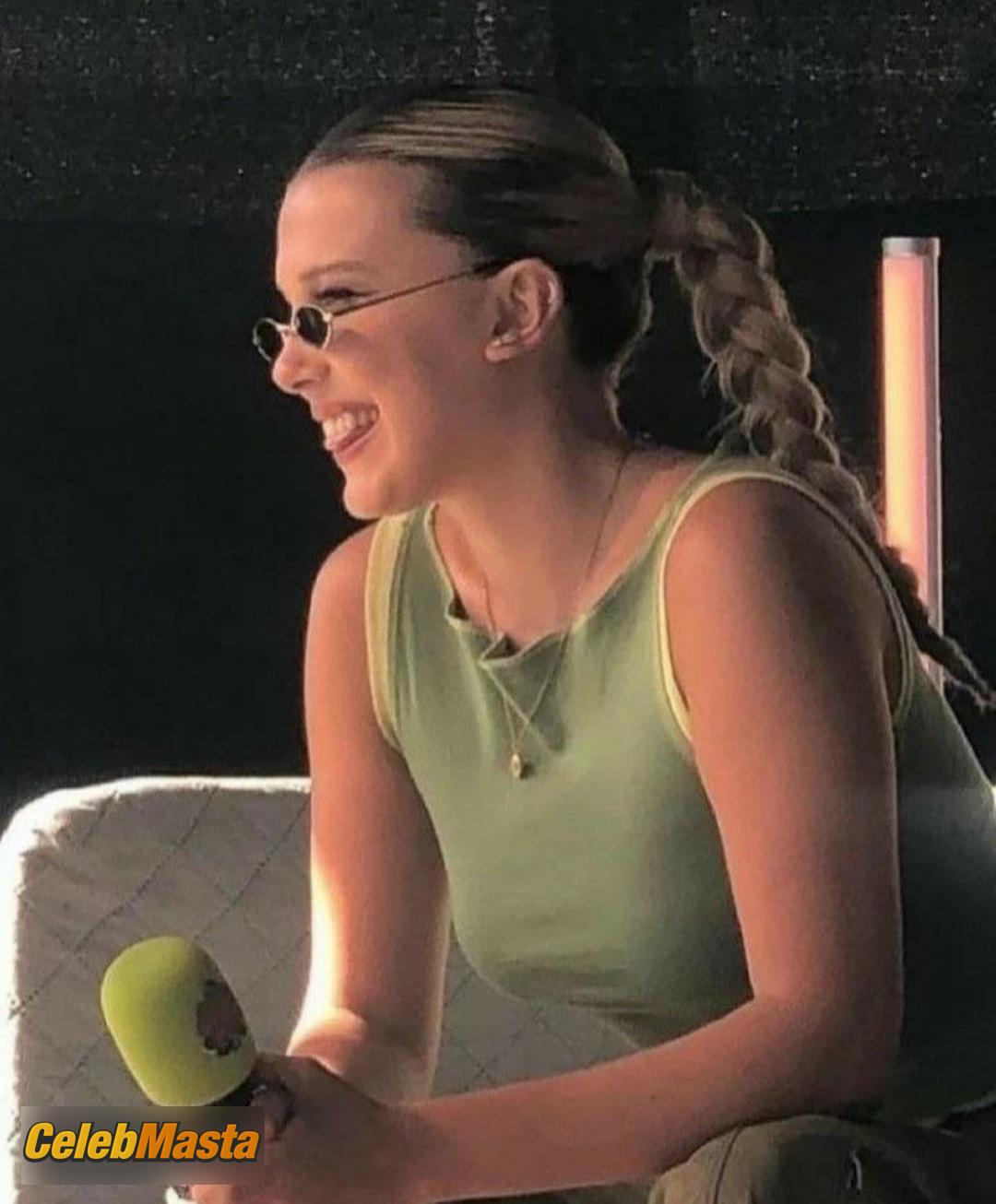 Millie Bobby Brown Photo Set: Sexy Seen On Instagram And Conventions photo 4