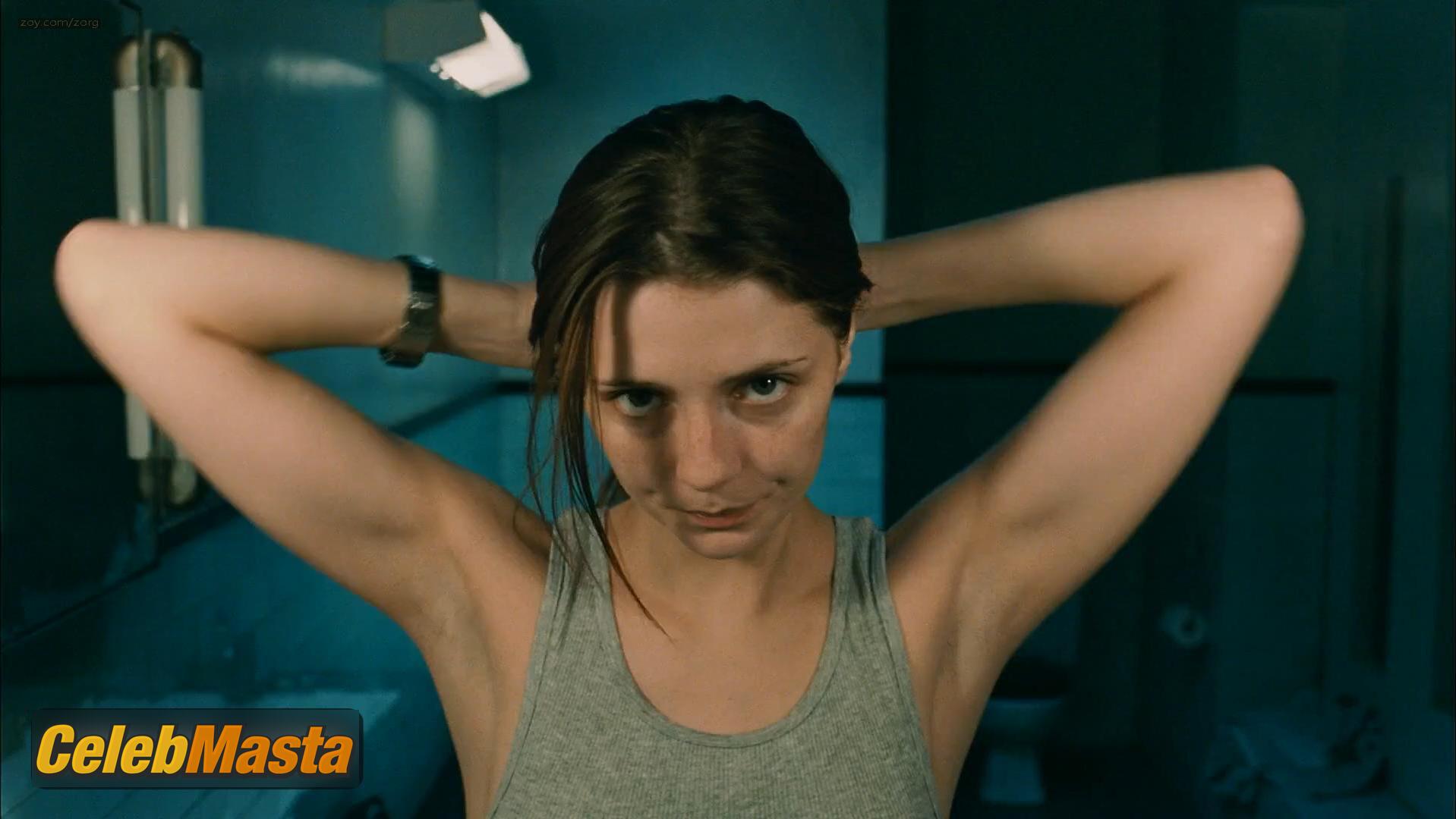Photo Gallery: Mischa Barton in Walled In photo 2
