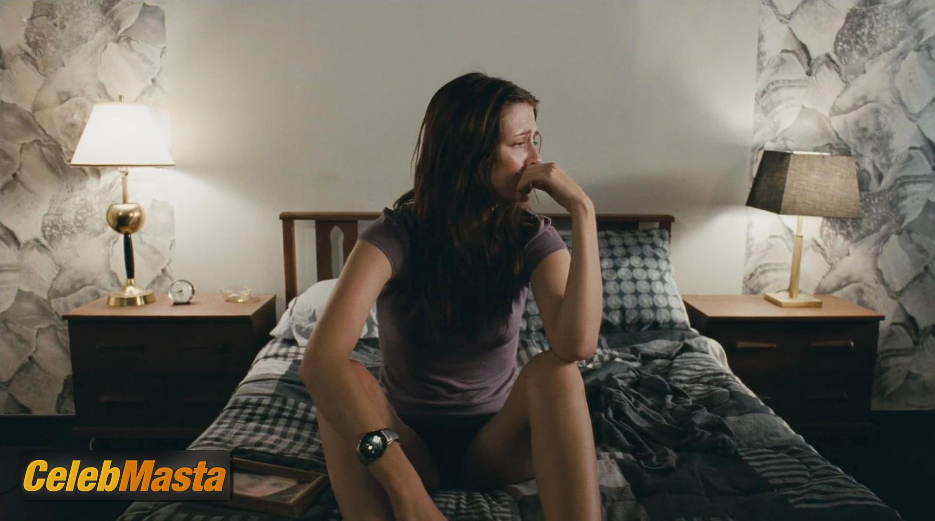 Photo Gallery: Mischa Barton in Walled In photo 4