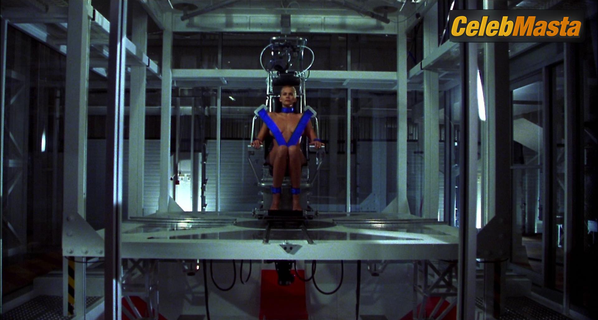 Photo Gallery: Natasha Henstridge in Species Ii photo 1