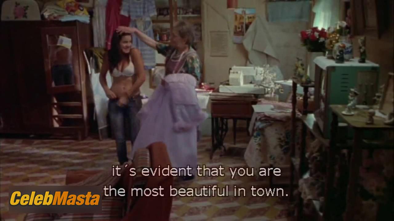 Paulina Gaitan Scene Photos Gallery from The Middle Of The World photo 4