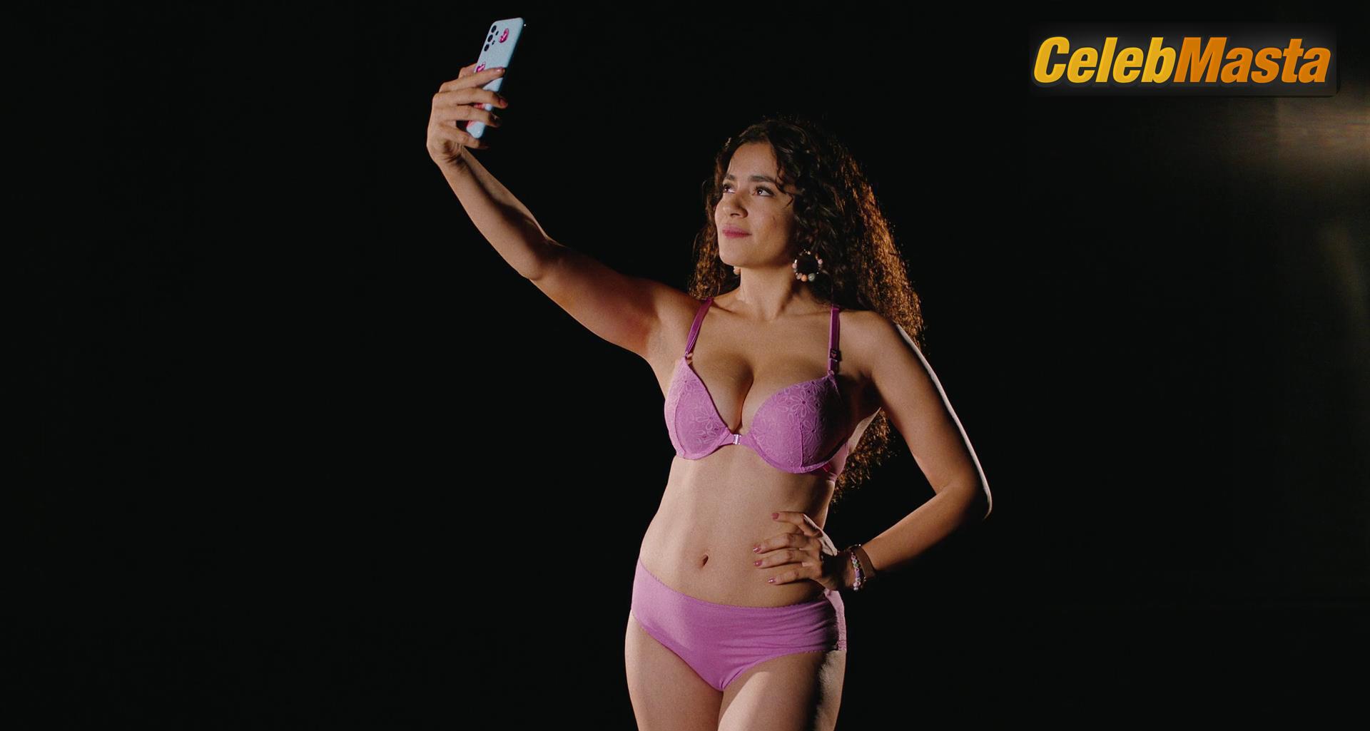 Paulina Gaitan Scene Photos Gallery from P T@s Redes Sociales photo 2