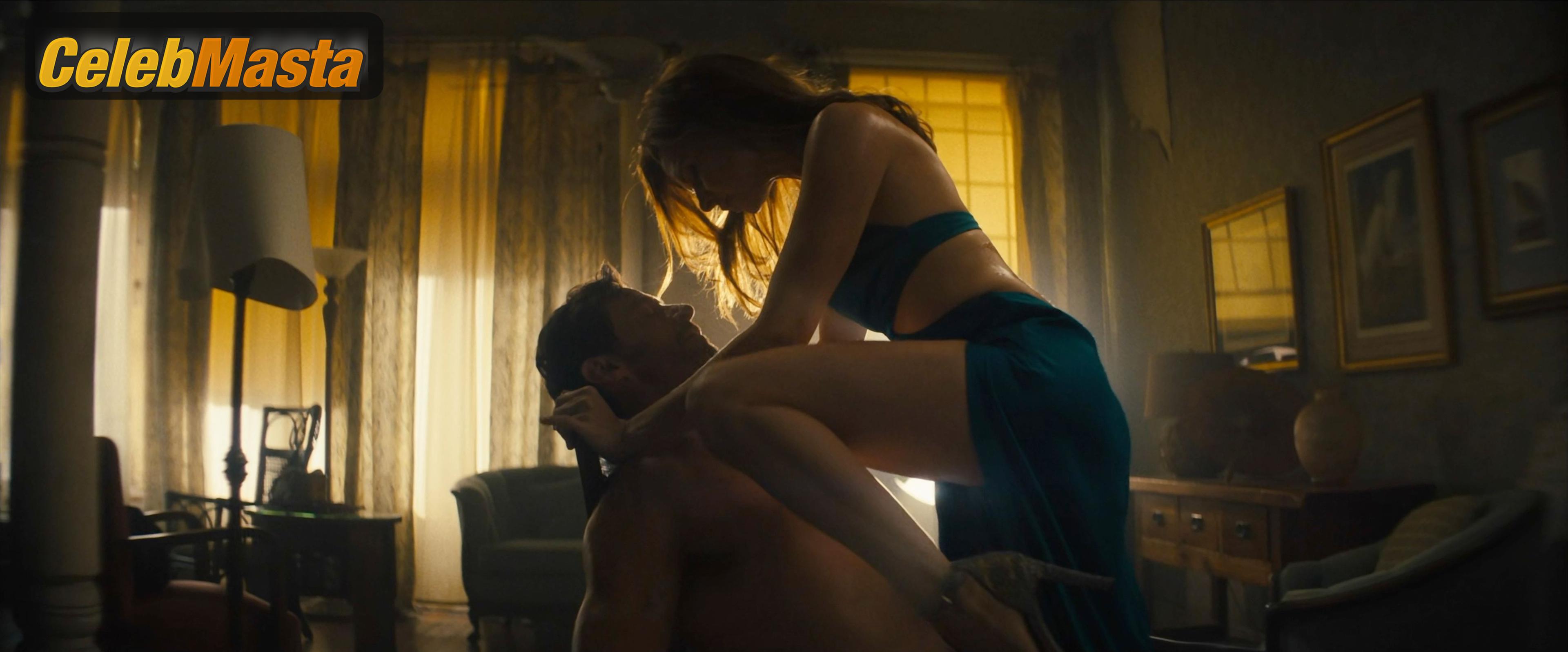 Rebecca Ferguson Photos from Reminiscence photo 3