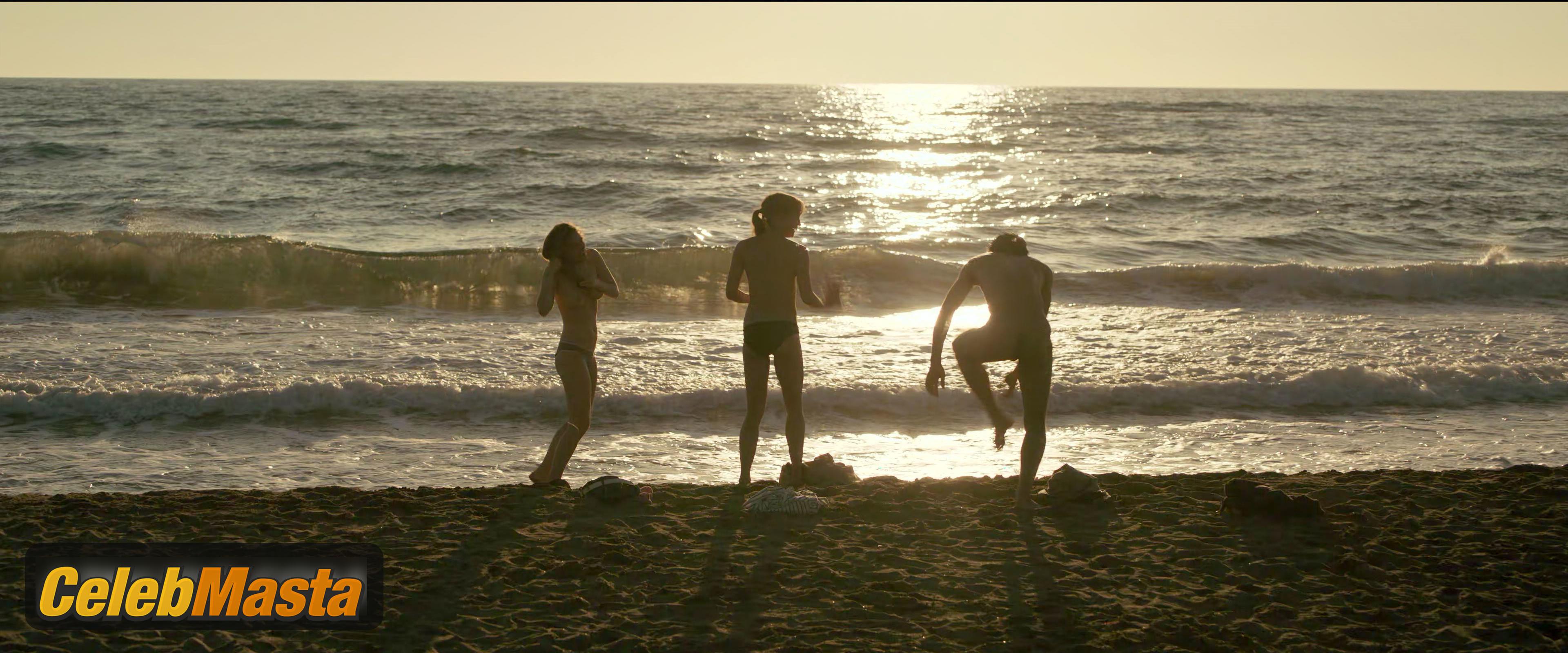 Riley Keough Scene Photos Gallery from Earthquake Bird photo 2