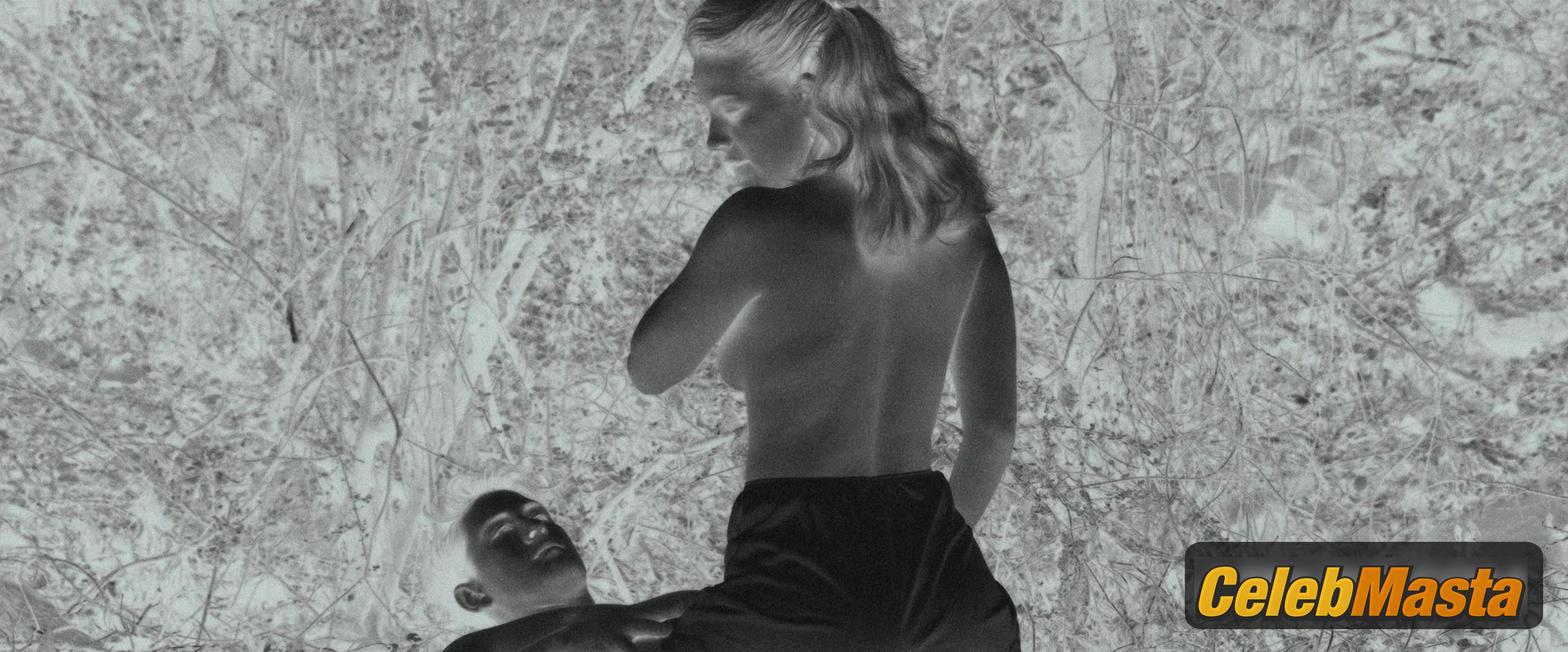 Riley Keough Photos from The Devil All The Time photo 2