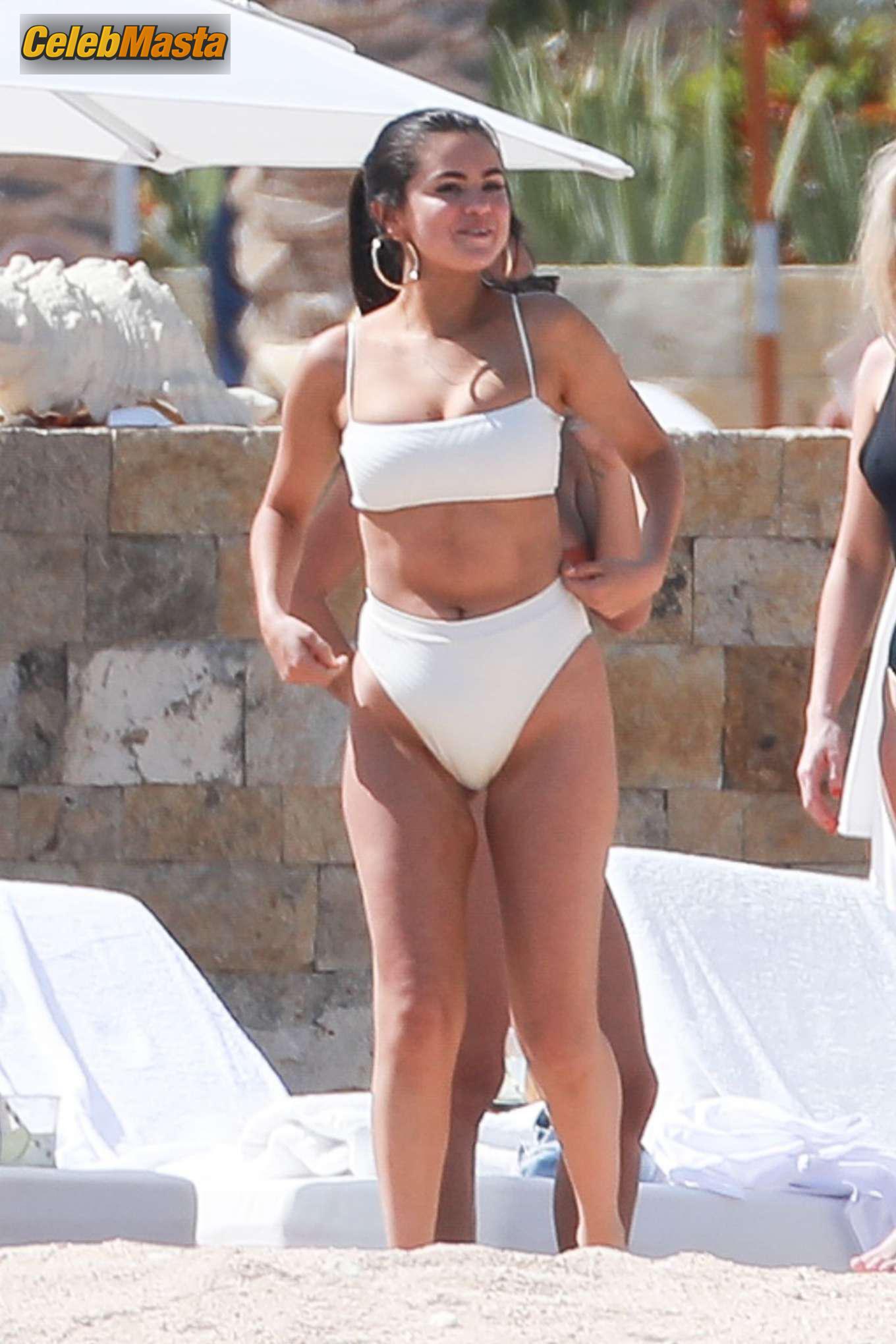 Selena Gomez Photo Collection from Beach Babes photo 2