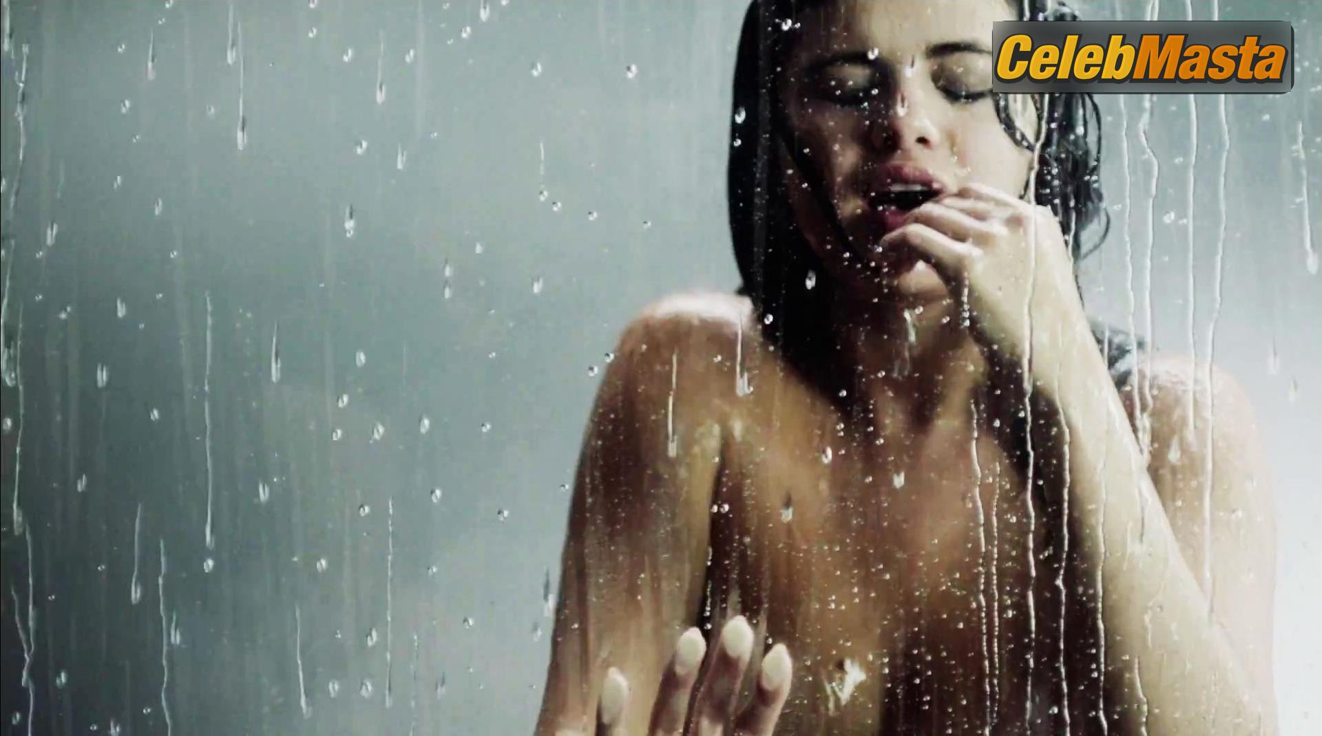 Photo Gallery: Selena Gomez Good For You photo 1