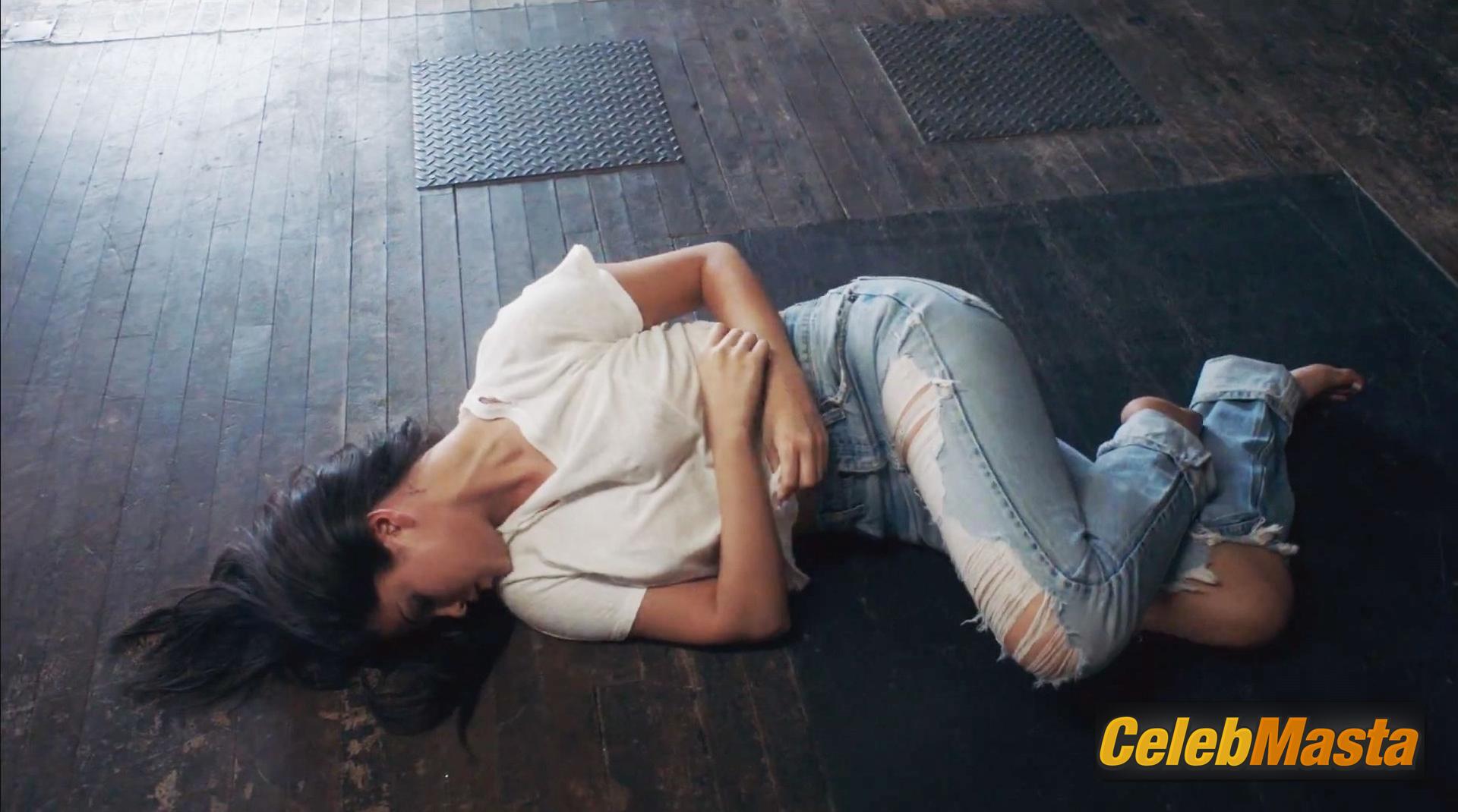 Photo Gallery: Selena Gomez Good For You photo 2