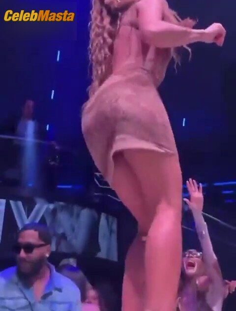 Photo Gallery: Shakira in Arte Concert photo 1