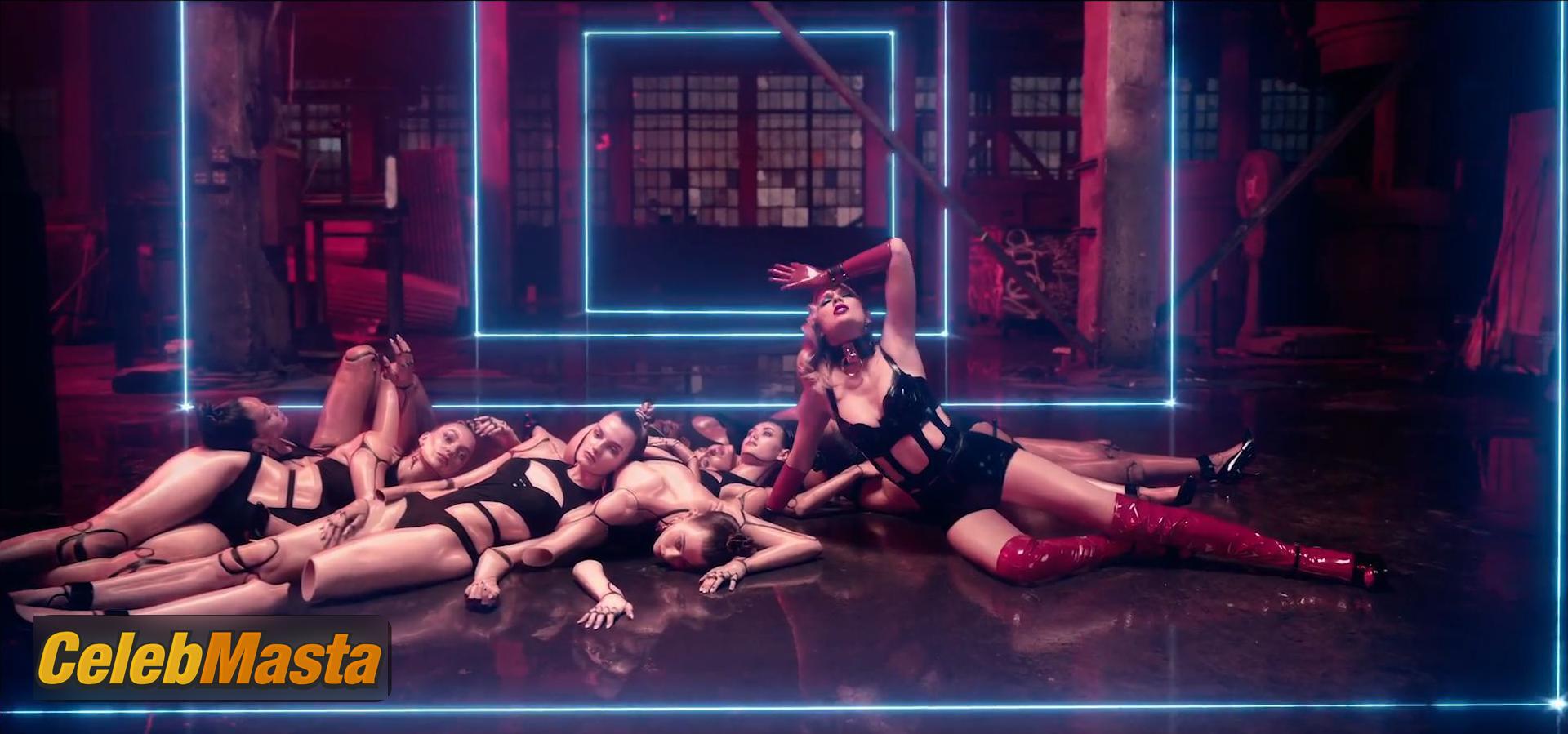 Taylor Swift Photo Gallery from Look What You Made Me Do photo 2