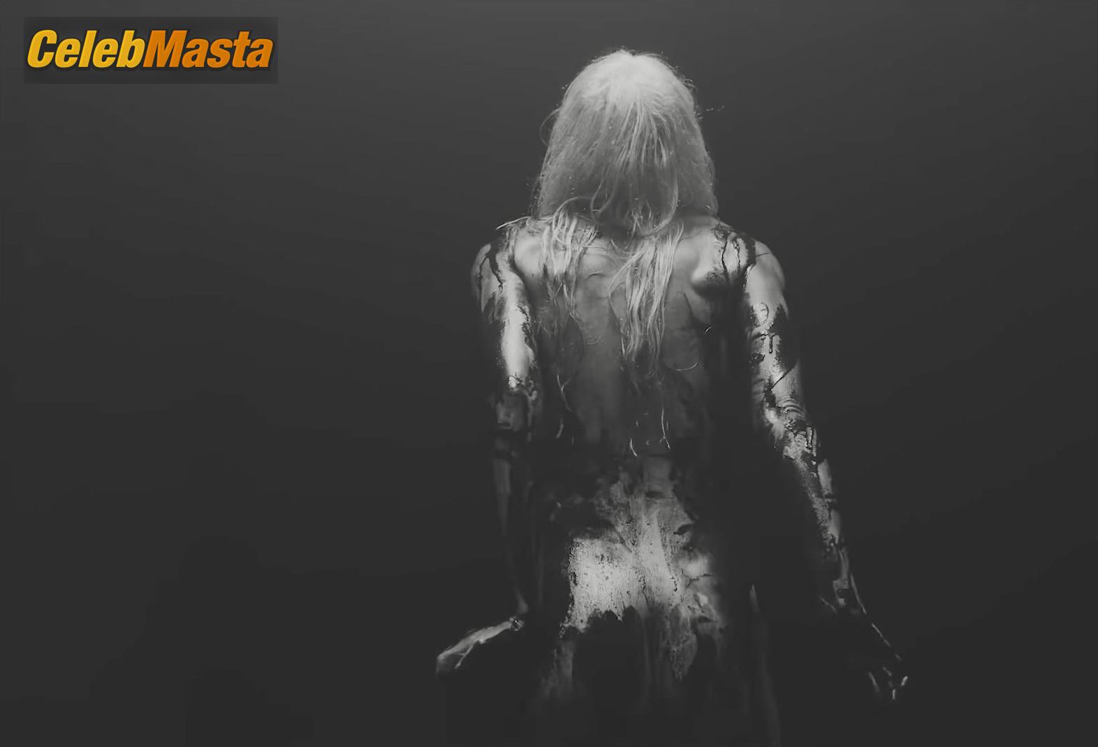 Photo Gallery: Taylor Momsen in For I Am Death // Life Evermore Pt.2 photo 1