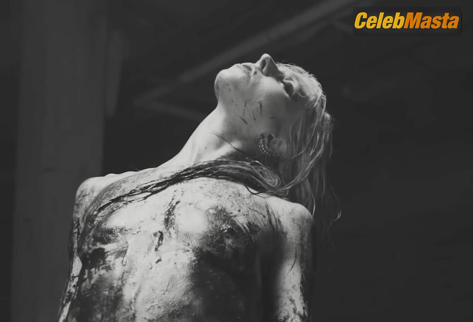 Photo Gallery: Taylor Momsen in For I Am Death // Life Evermore Pt.2 photo 3