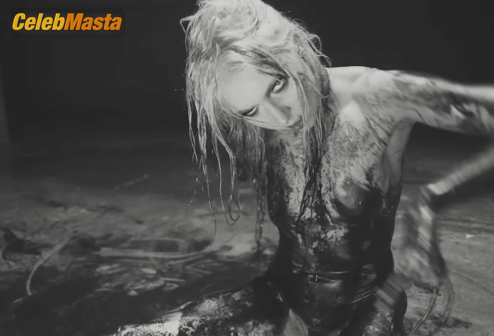 Photo Gallery: Taylor Momsen in For I Am Death // Life Evermore Pt.2 photo 4