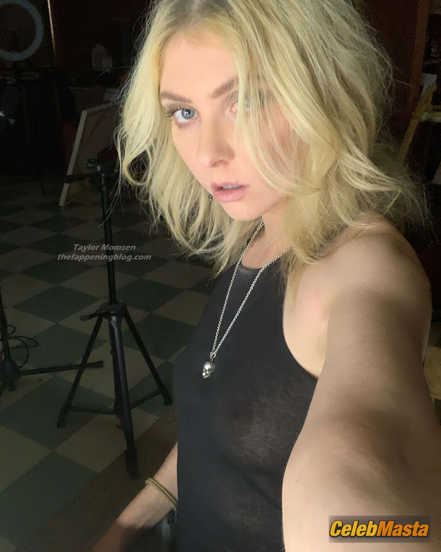 Taylor Momsen Photo Gallery: Selfie Photo From Instagram photo 1