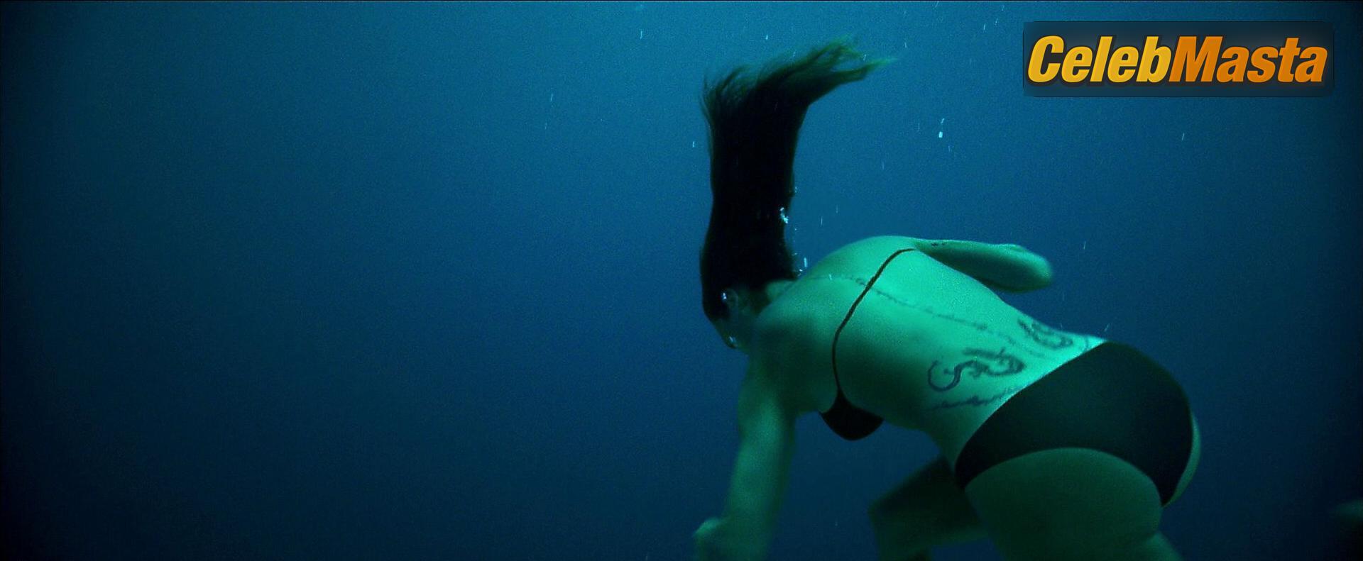 Photo Gallery: Teresa Palmer in Point Break photo 3