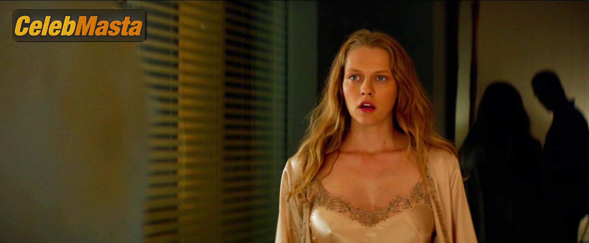 Teresa Palmer Photo Gallery from Kill Me Three Times photo 3