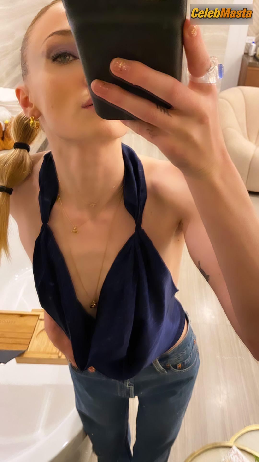 Photo Gallery: Sophie Turner Sexy Poses Showing Off Her Hot Figure On Social Media photo 1