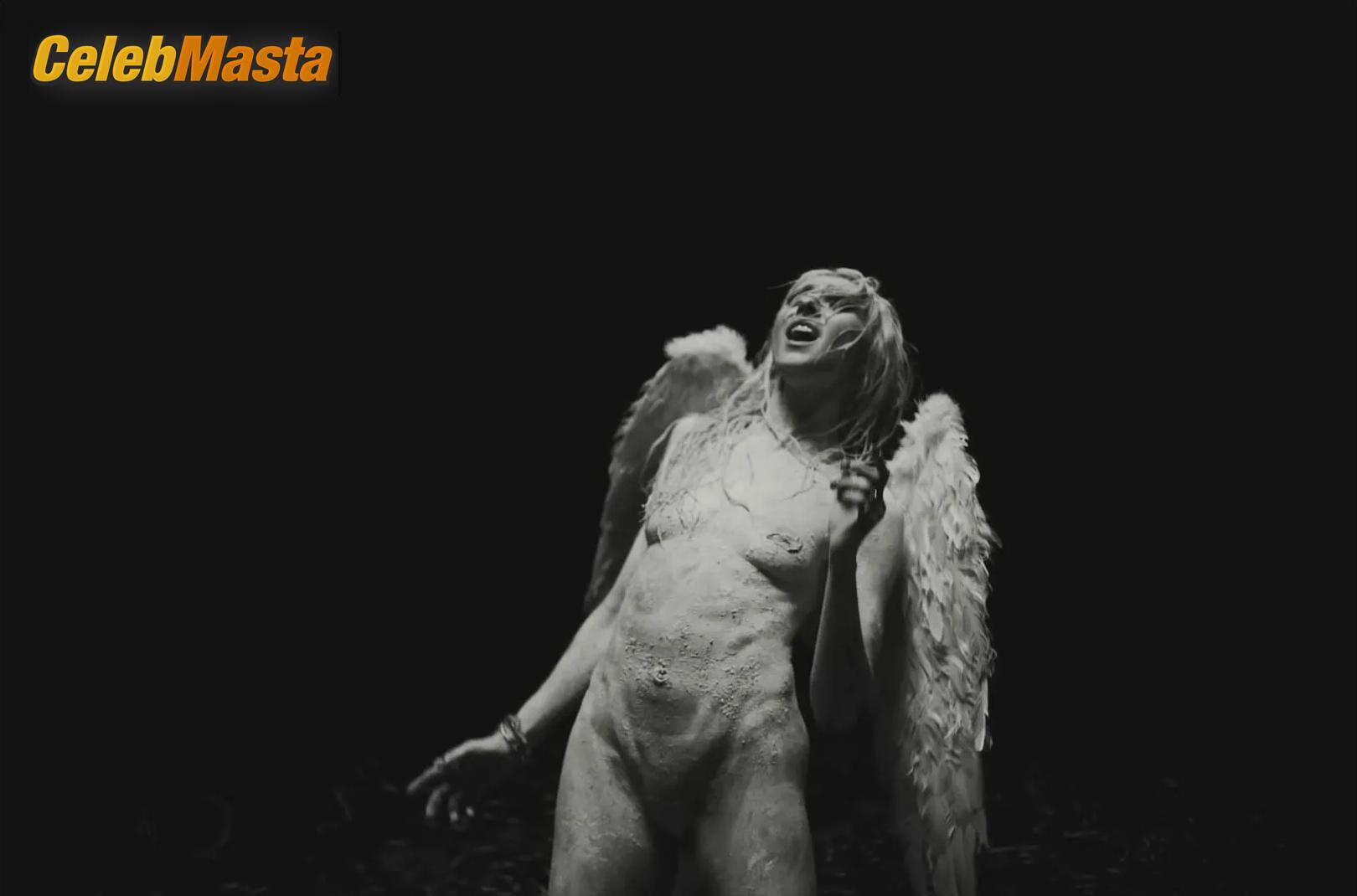 Taylor Momsen Photo Set from Dear God photo 2