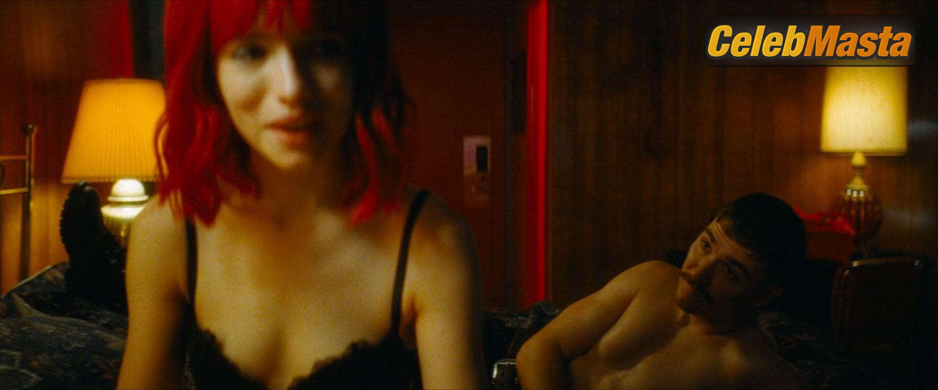 Photo Gallery: Willa Fitzgerald in Strange Darling photo 1