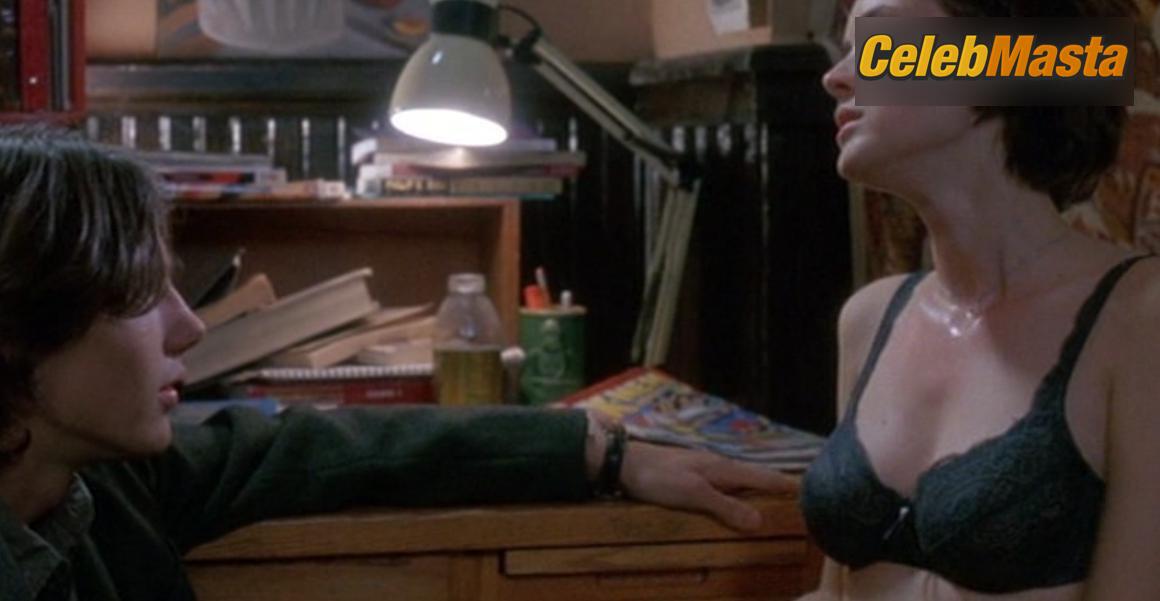 Winona Ryder Photo Set from Boys photo 3