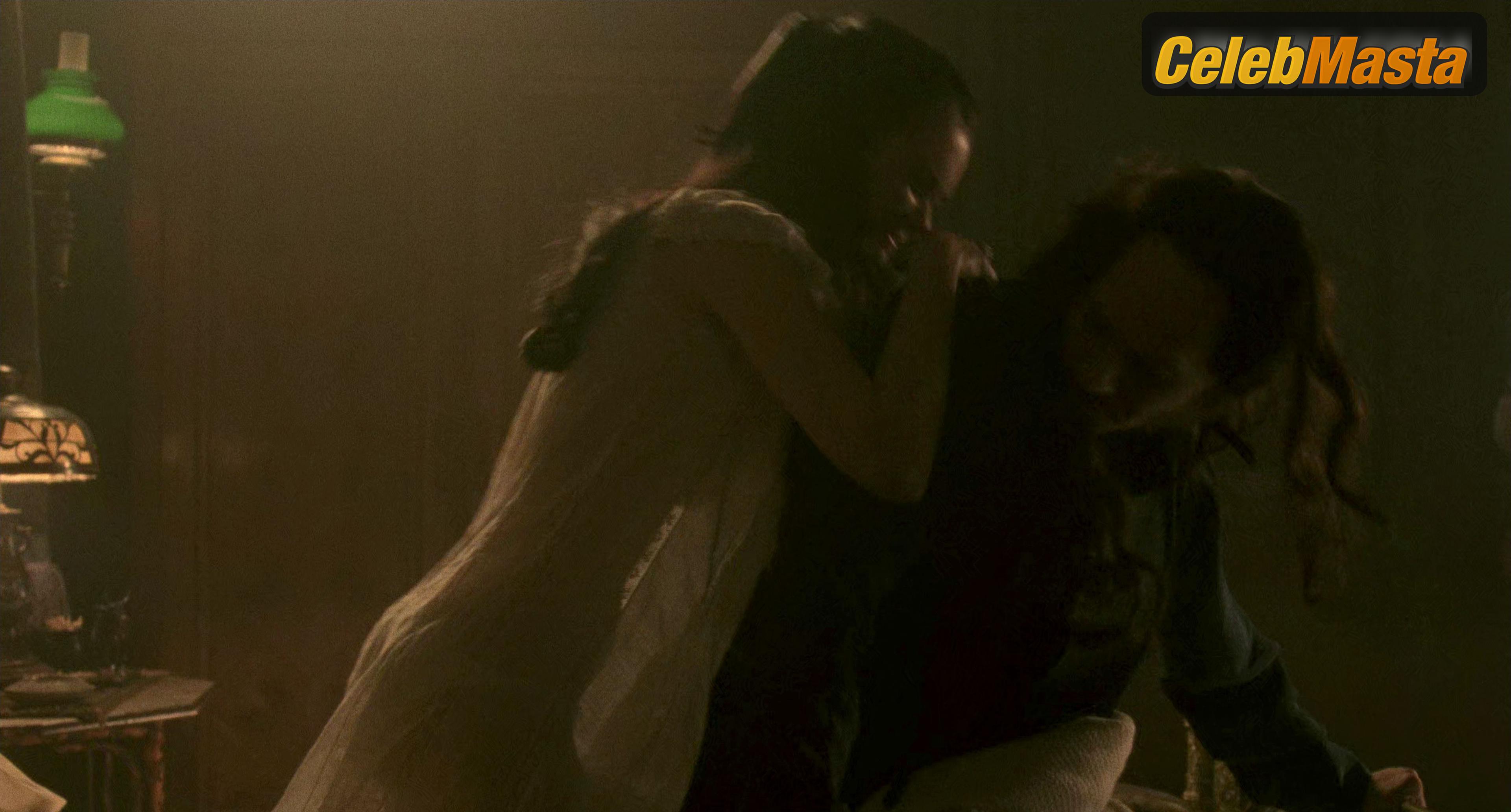 Photo Gallery: Winona Ryder in Dracula photo 1