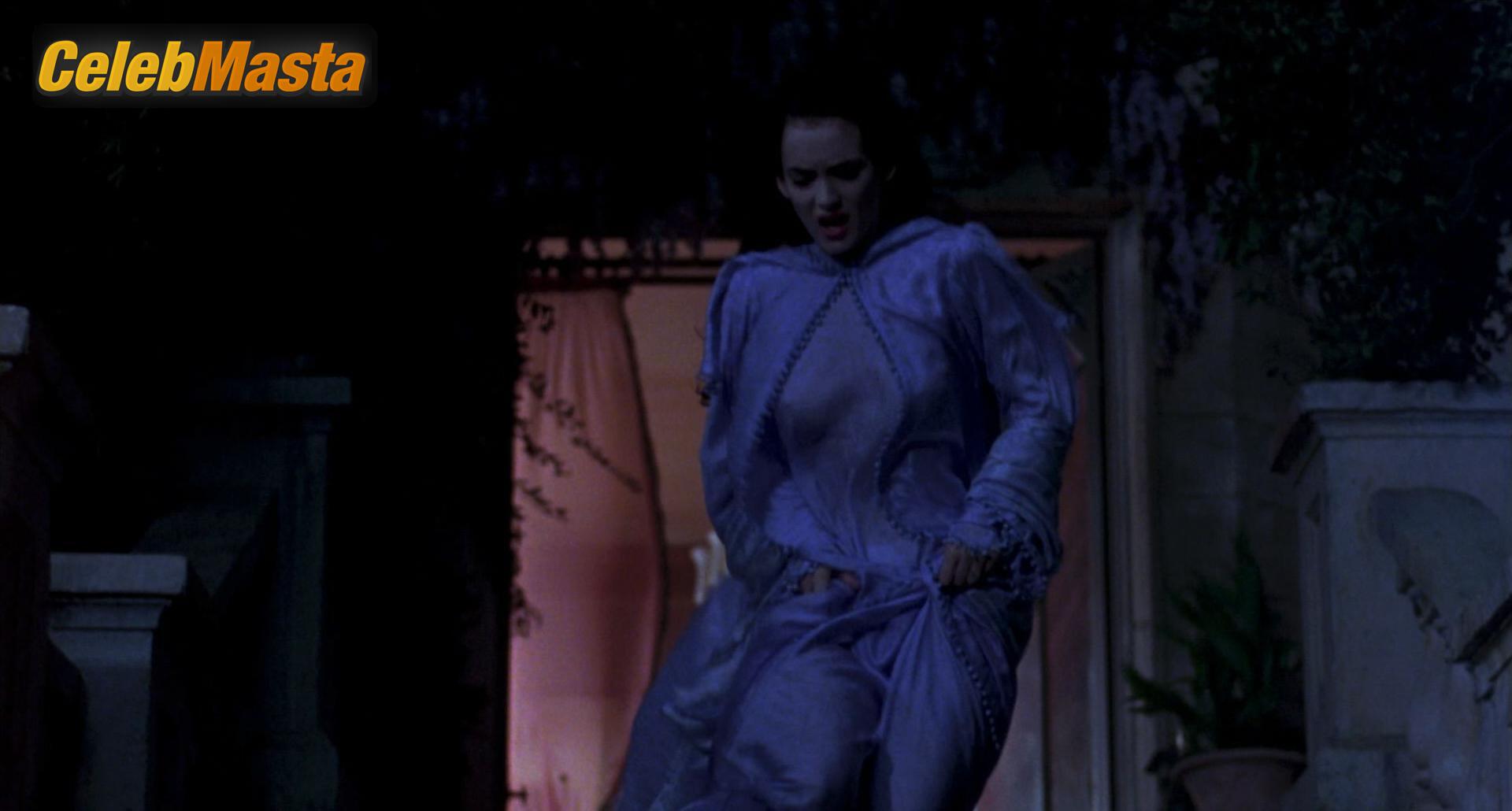 Photo Gallery: Winona Ryder in Dracula photo 2