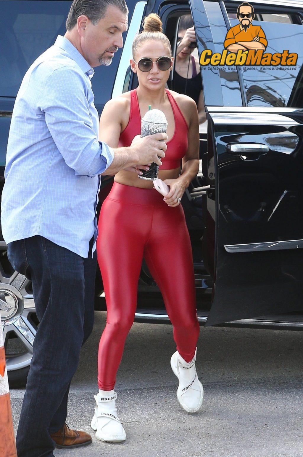 Nude Photo Gallery: Jennifer Lopez photo 2