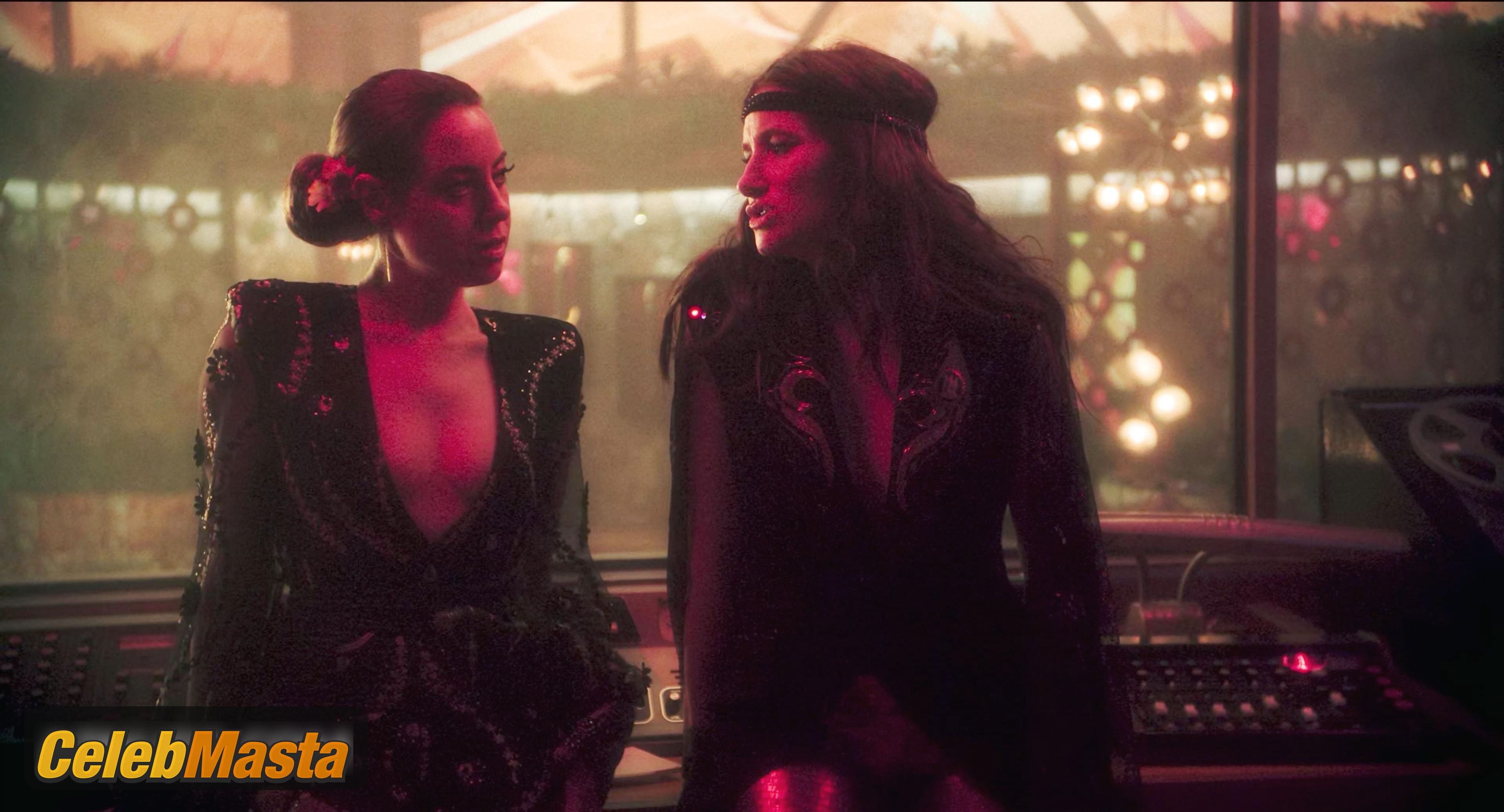Nude Photo Gallery: Aubrey Plaza in Agatha All Along photo 4