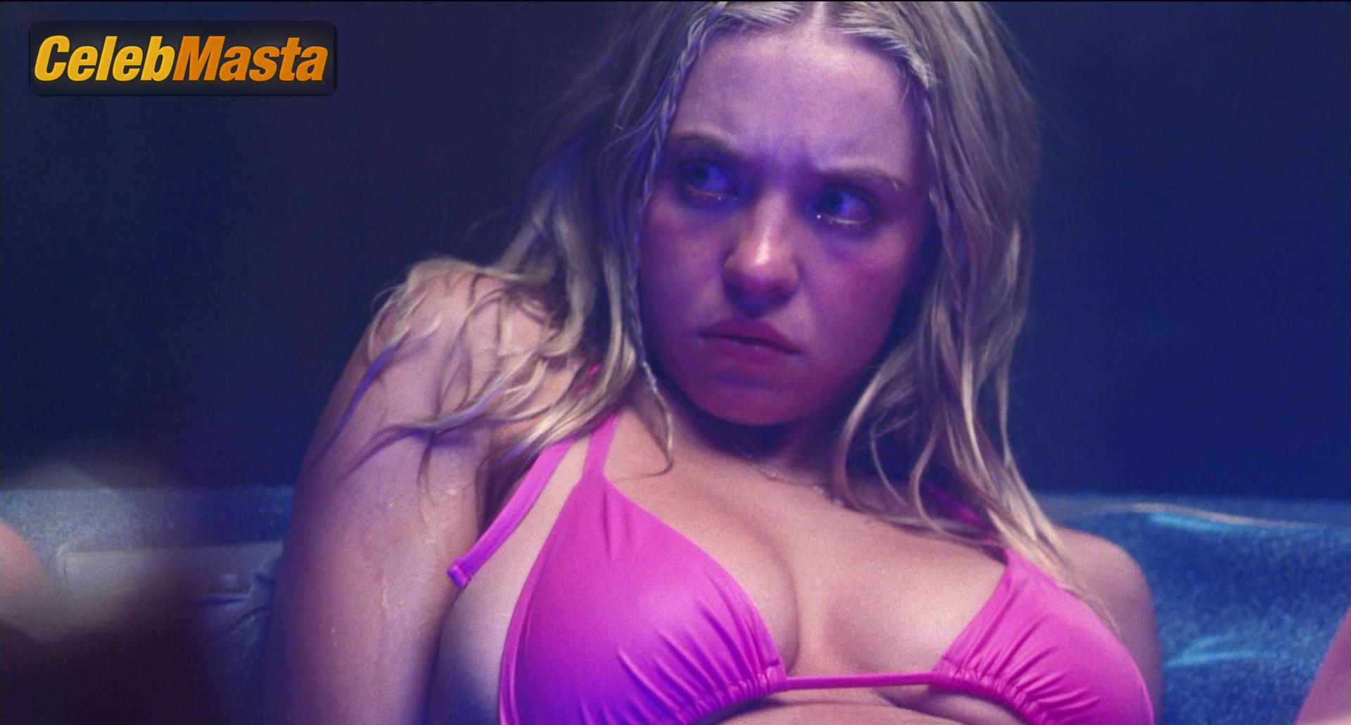 Sydney Sweeney Nude Photo Gallery: Sydney Sweeney in Echo Valley - Photo 149 of 228