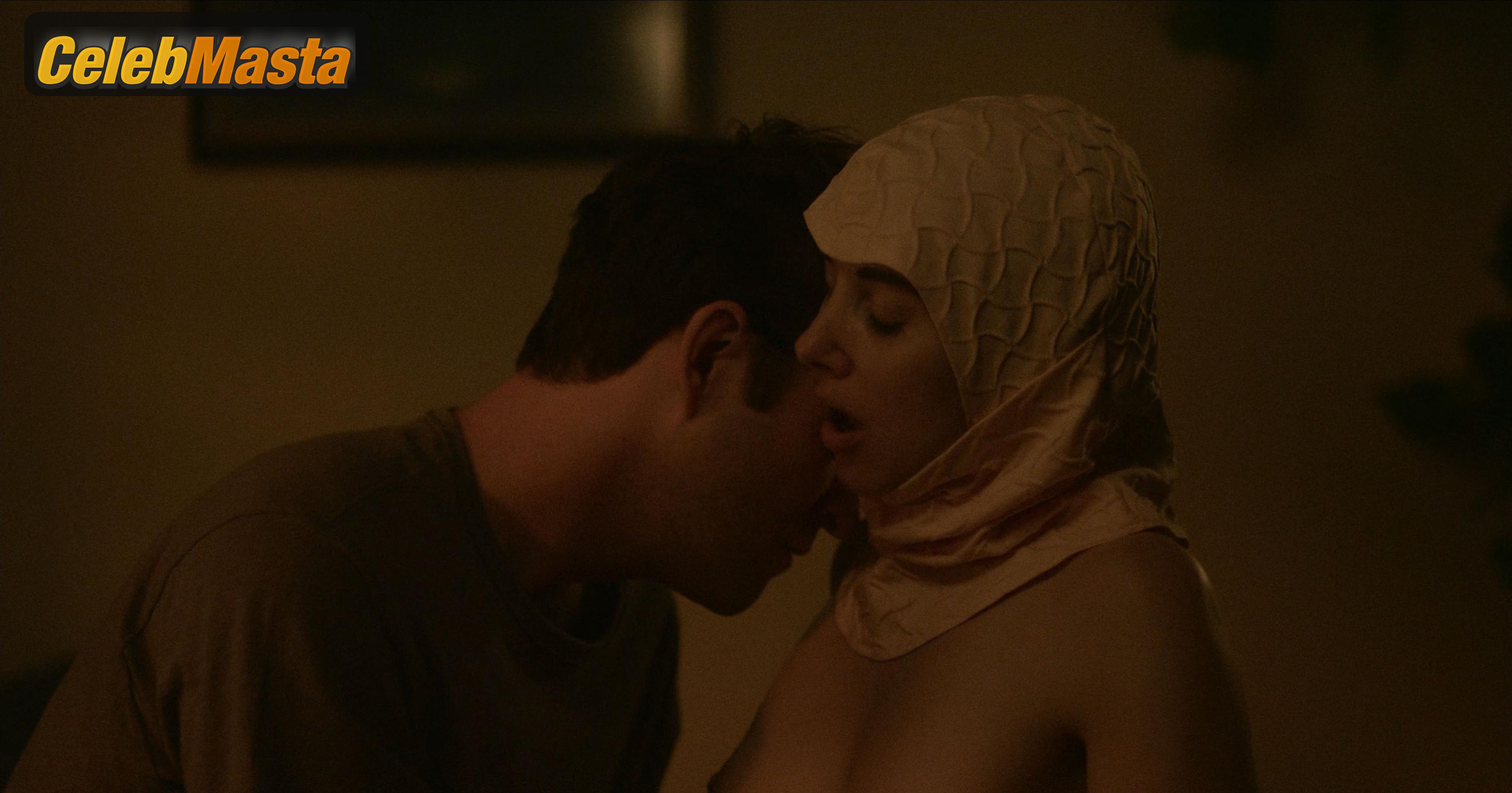 Alison Brie Alison Brie Nude Pics from the Set of Horse Girl - Photo 8 of 8