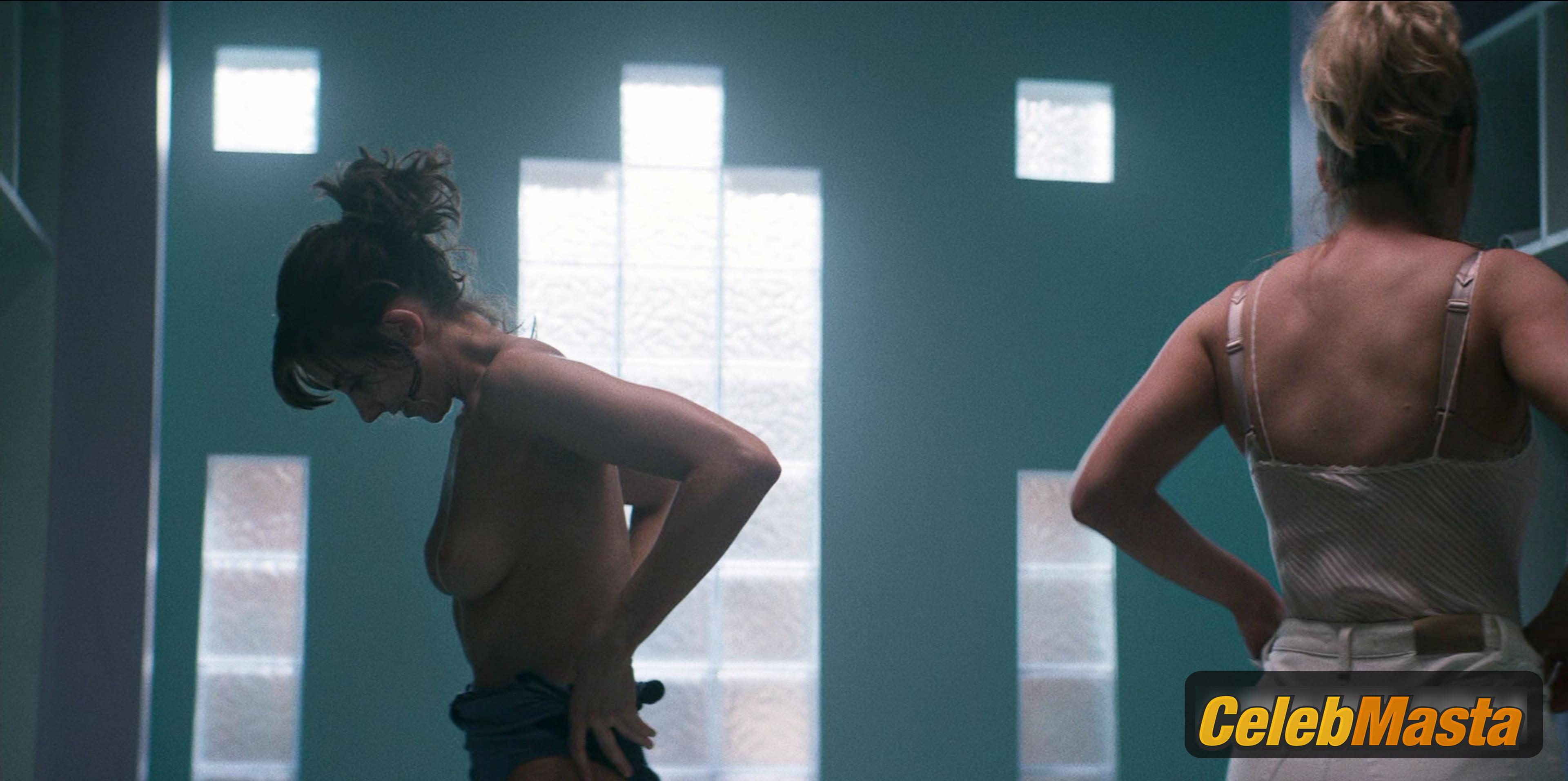 Alison Brie Alison Brie Sexy Nude Gallery from Glow - Photo 11 of 46