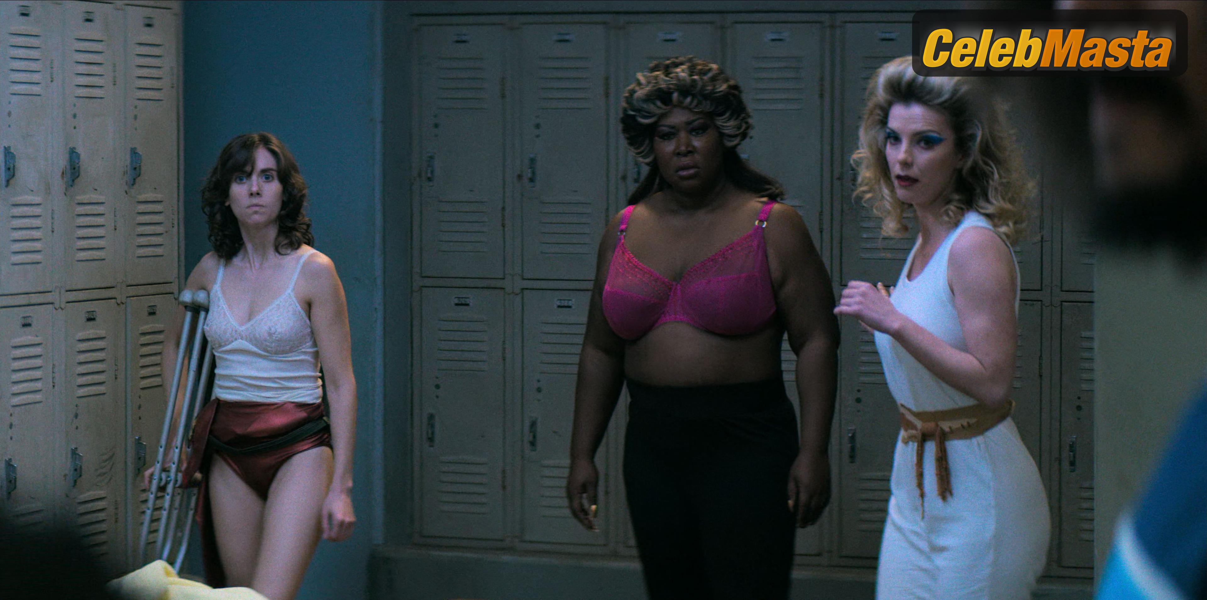 Alison Brie Alison Brie Sexy Nude Gallery from Glow - Photo 14 of 46