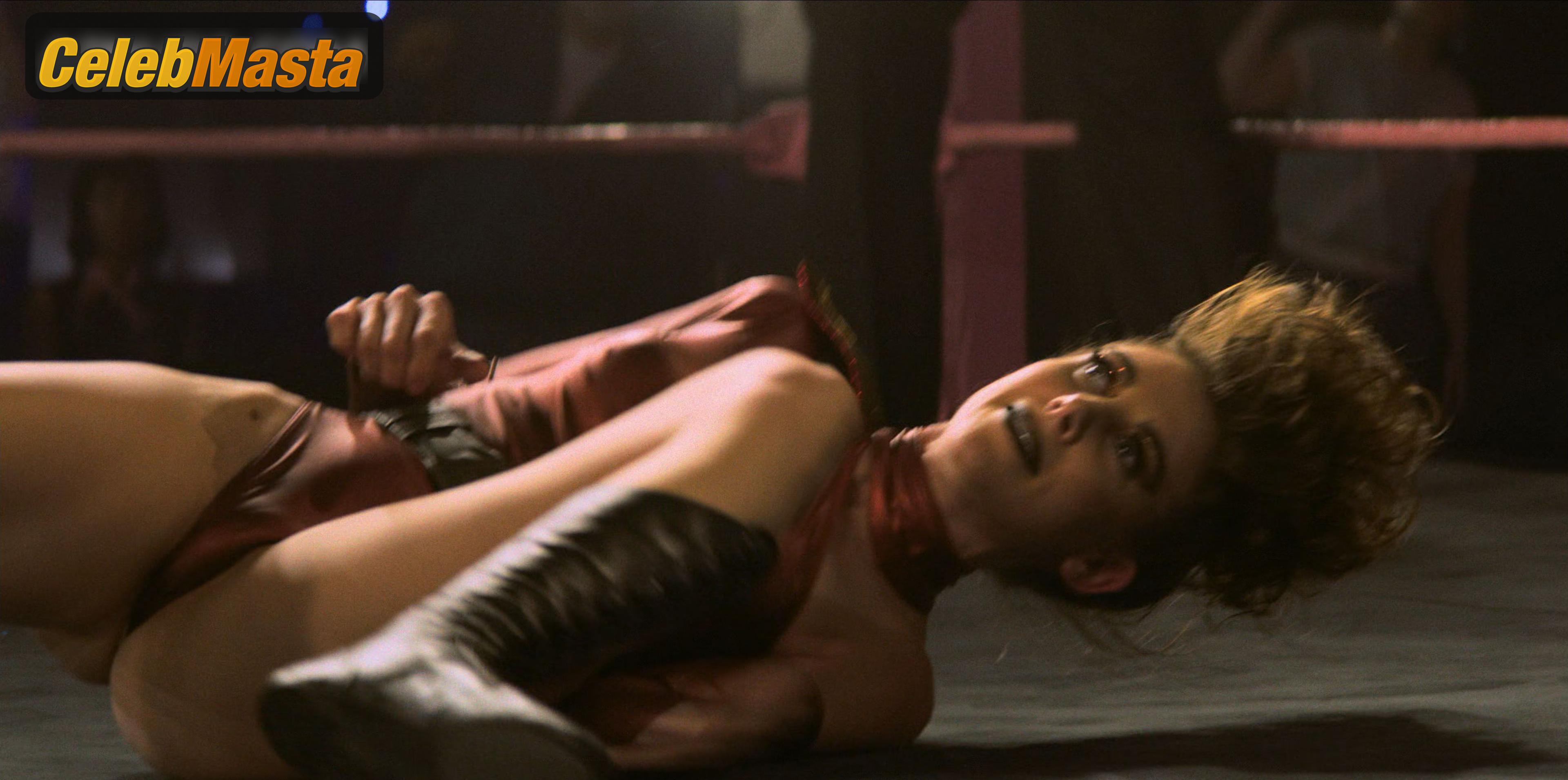 Alison Brie Alison Brie Sexy Nude Gallery from Glow - Photo 19 of 46