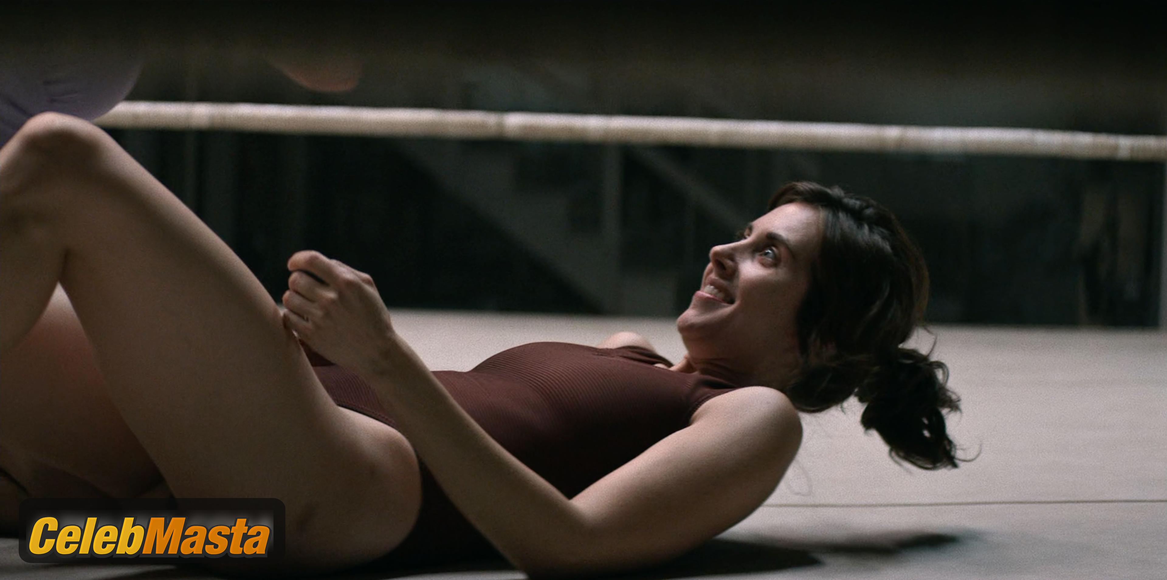 Alison Brie Alison Brie Sexy Nude Gallery from Glow - Photo 21 of 46