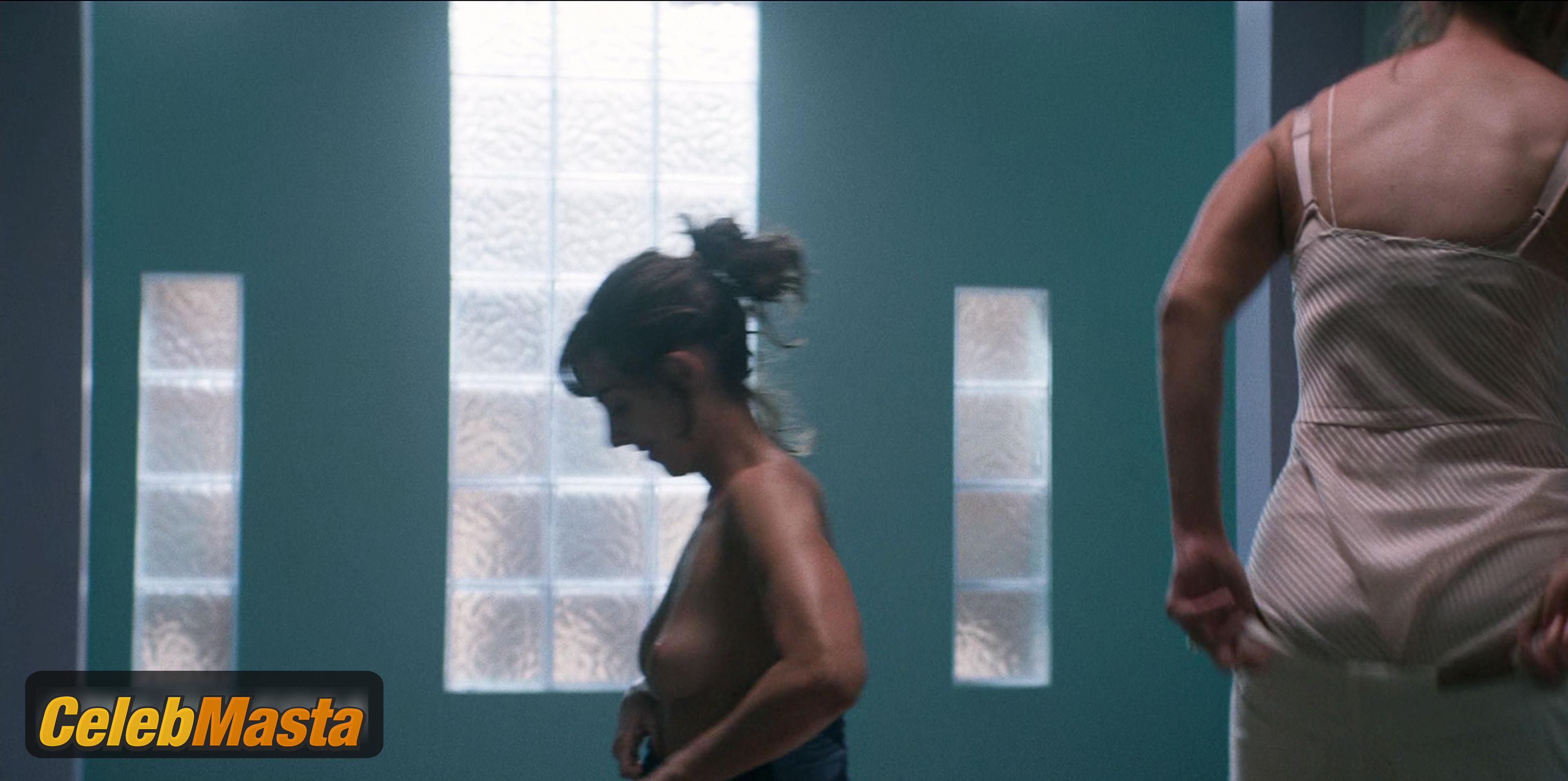 Alison Brie Alison Brie Sexy Nude Gallery from Glow - Photo 46 of 46