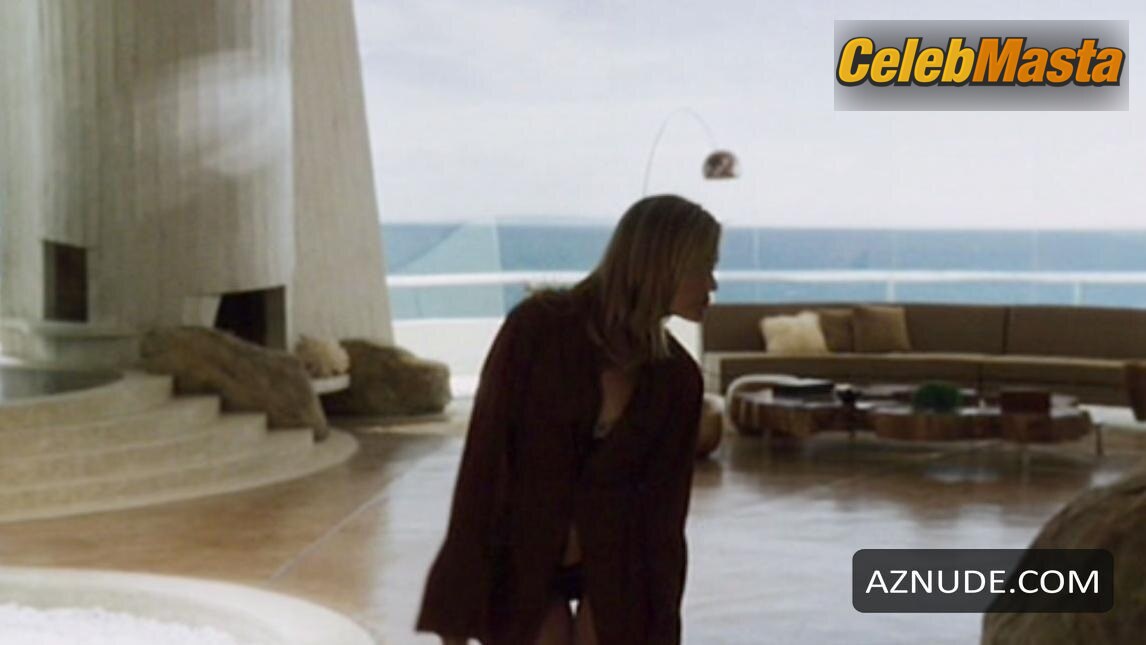 Charlize Theron Naked Photo Gallery — Spitting Ldam photo 1