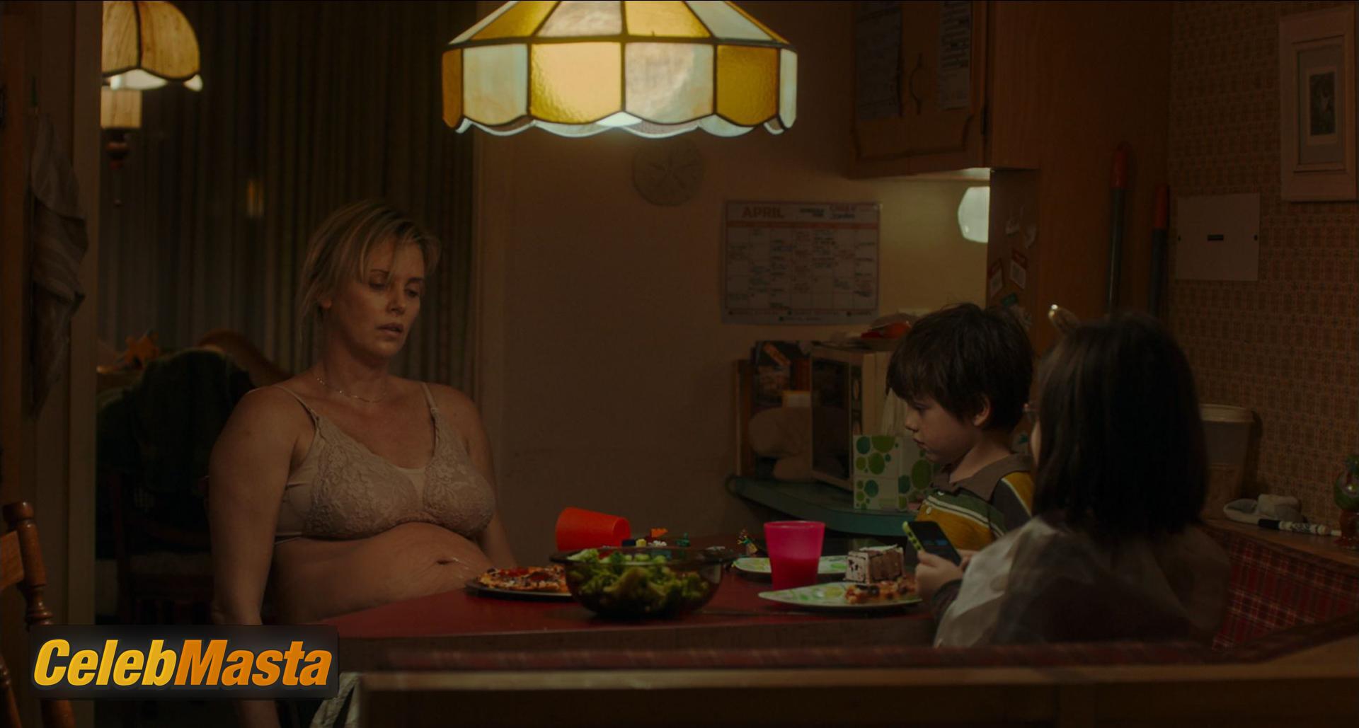 Charlize Theron Charlize Theron Nude Pics from the Set of Tully - Photo 5 of 6