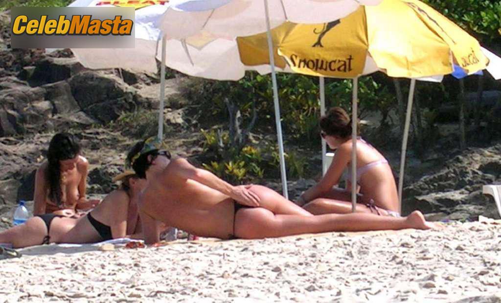 Charlize Theron Charlize Theron Nude Photos from Beach Babes - Photo 7 of 10
